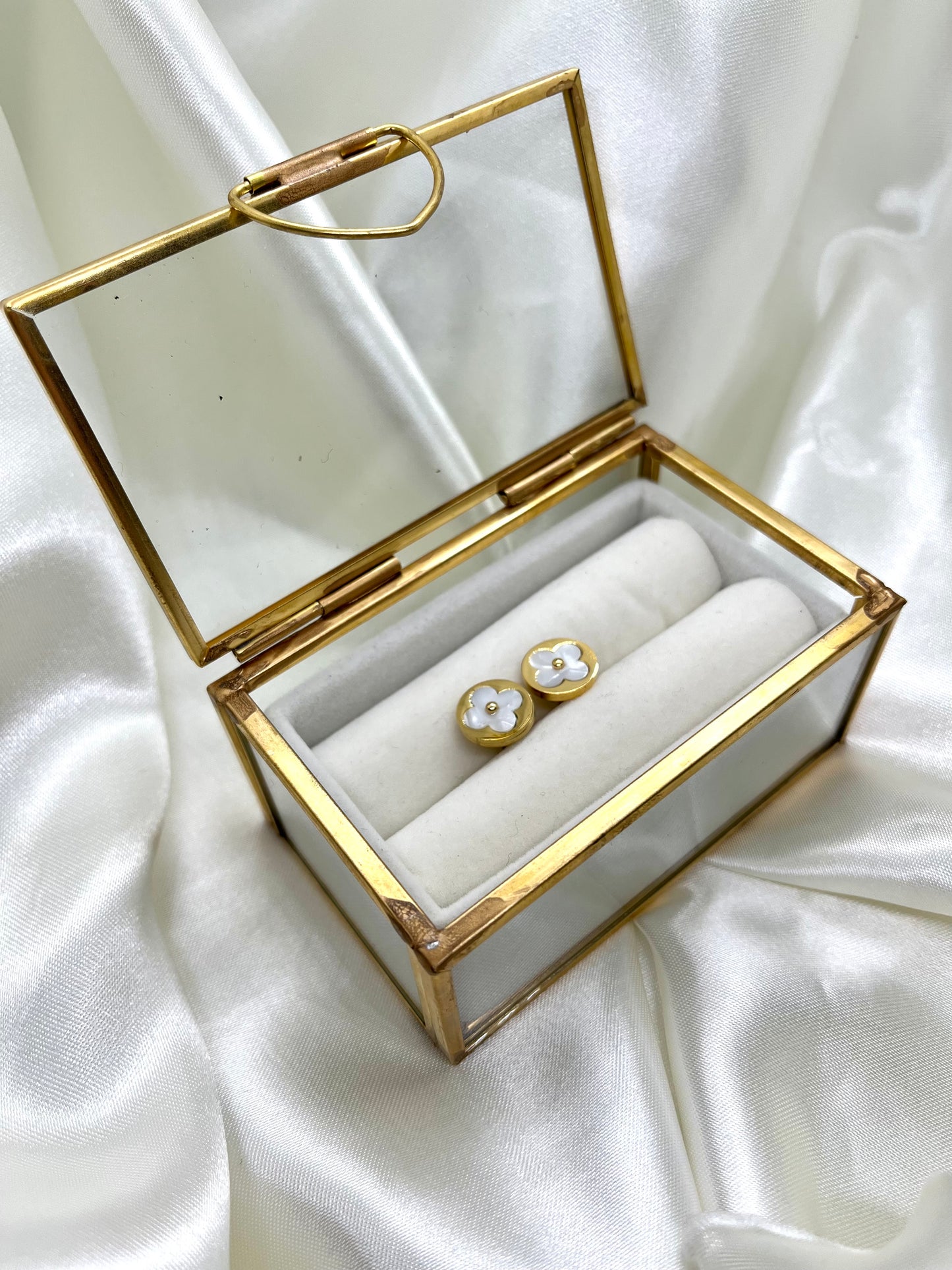 Boucles d’oreilles doré et nacré rondes