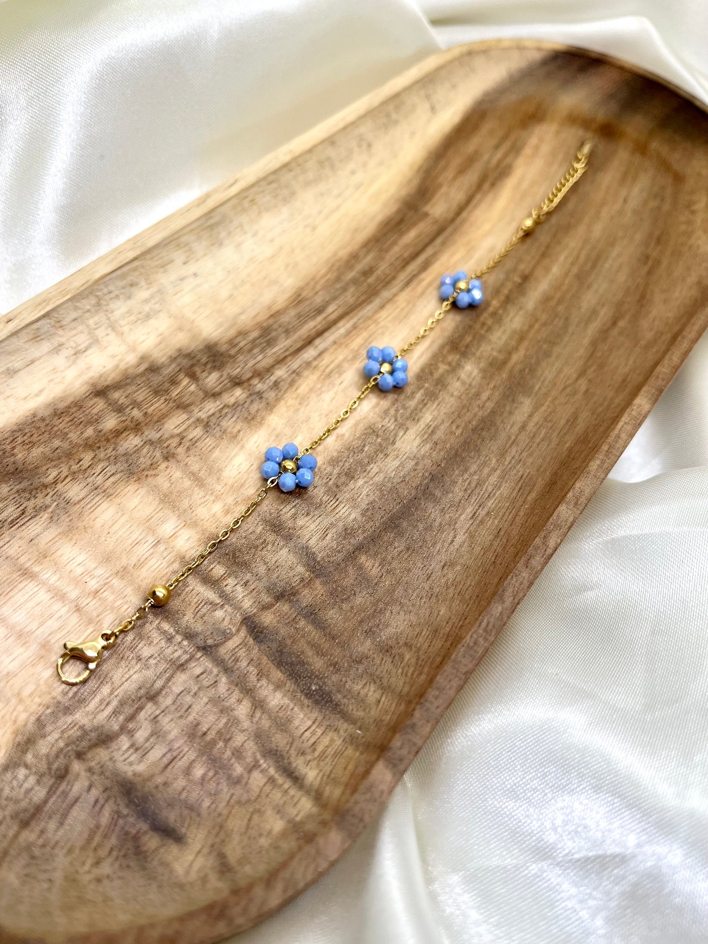 Bracelet doré fleurs bleues