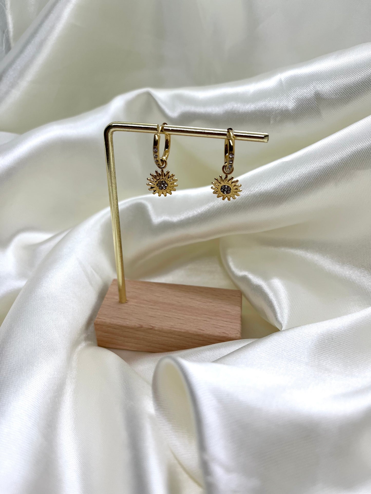 Boucles d’oreilles doré et strass fleurs