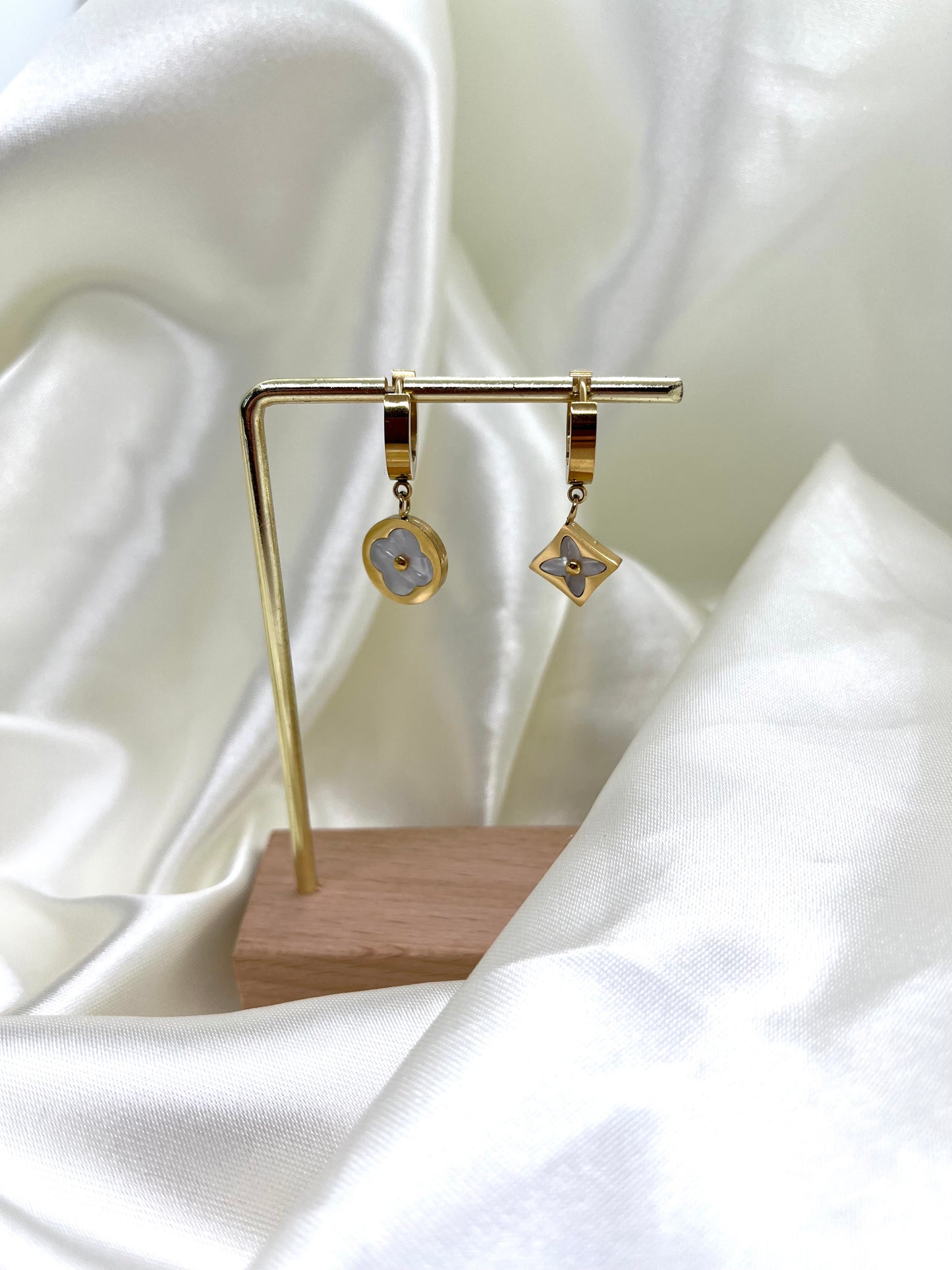 Boucles d’oreilles doré et nacré Millet
