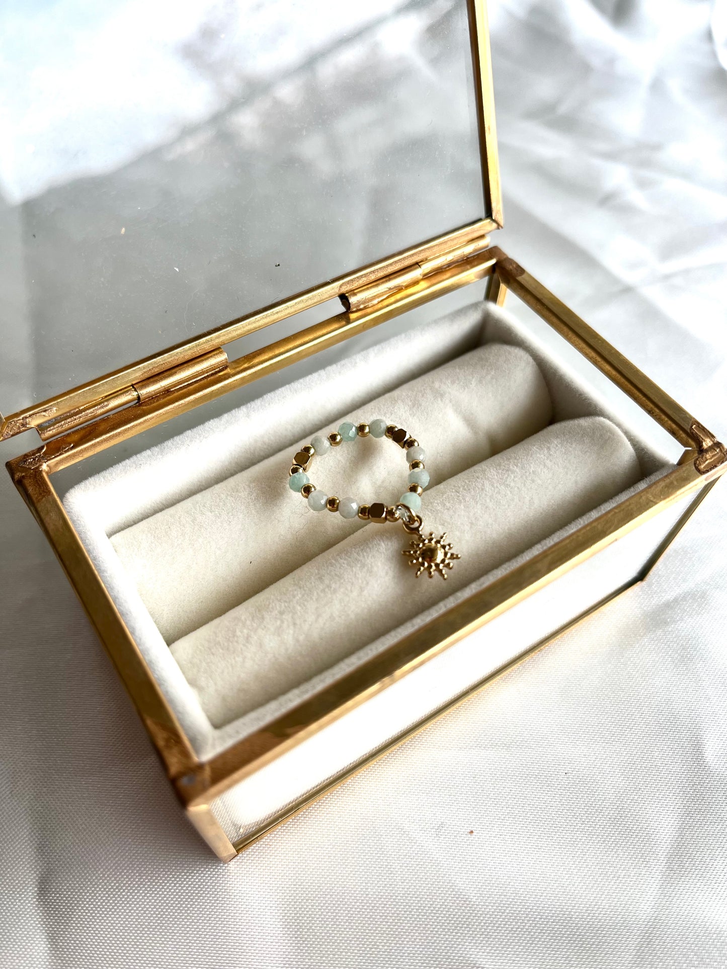 Bague en perles vertes et doré Olga