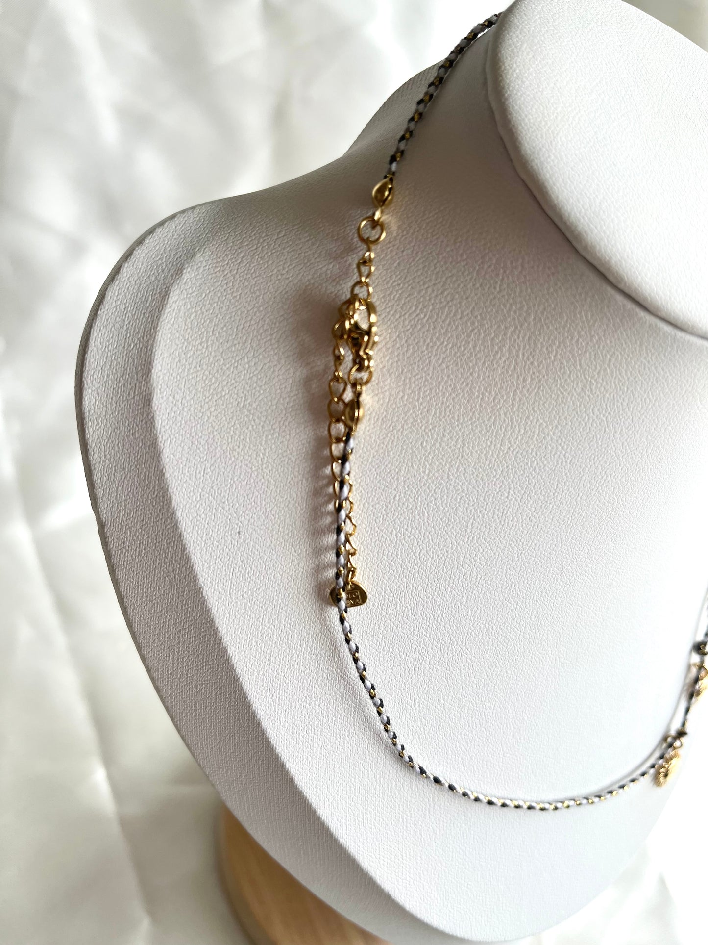 Collier doré cinq soleils Henri
