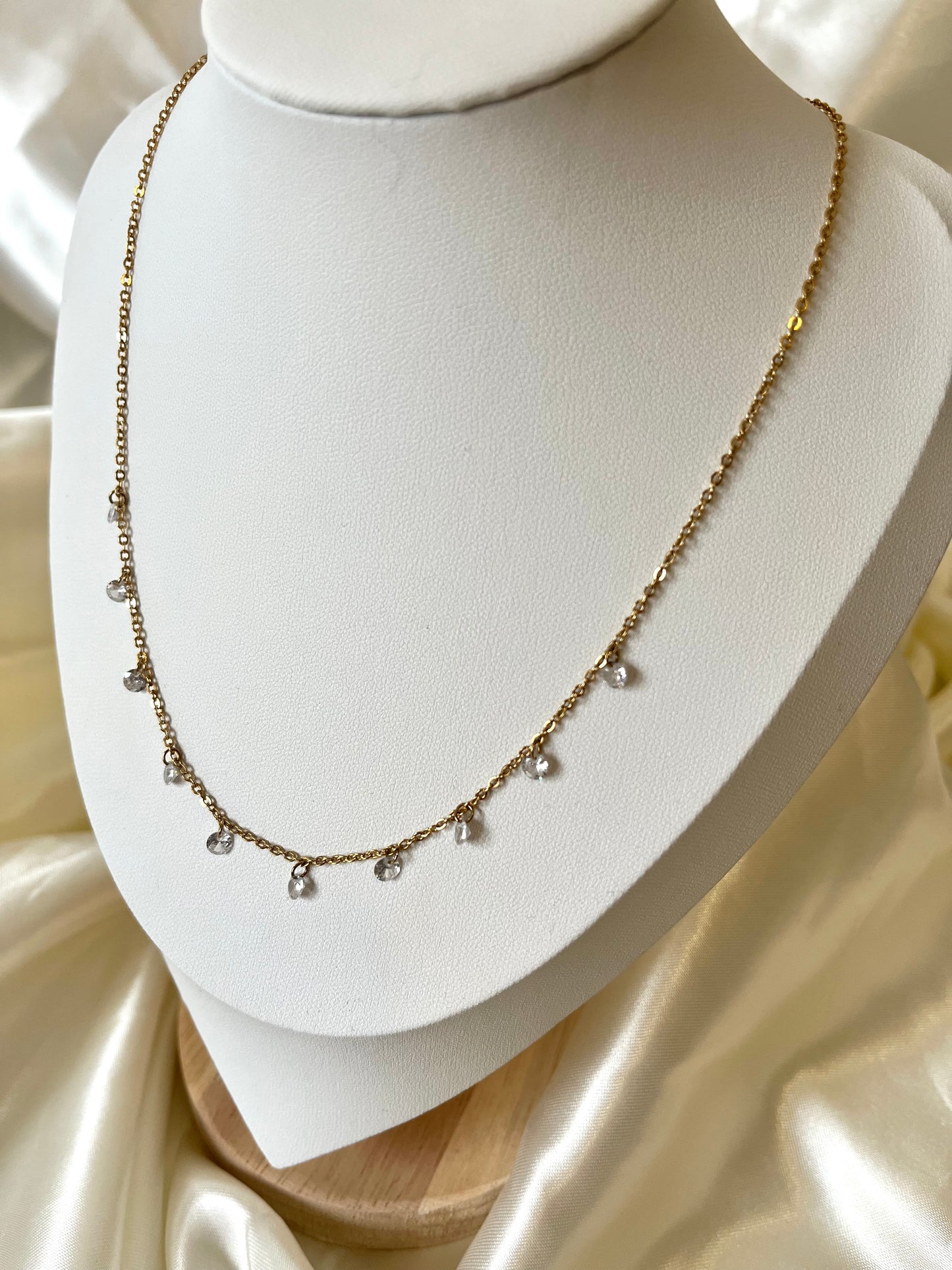 Collier doré petits strass