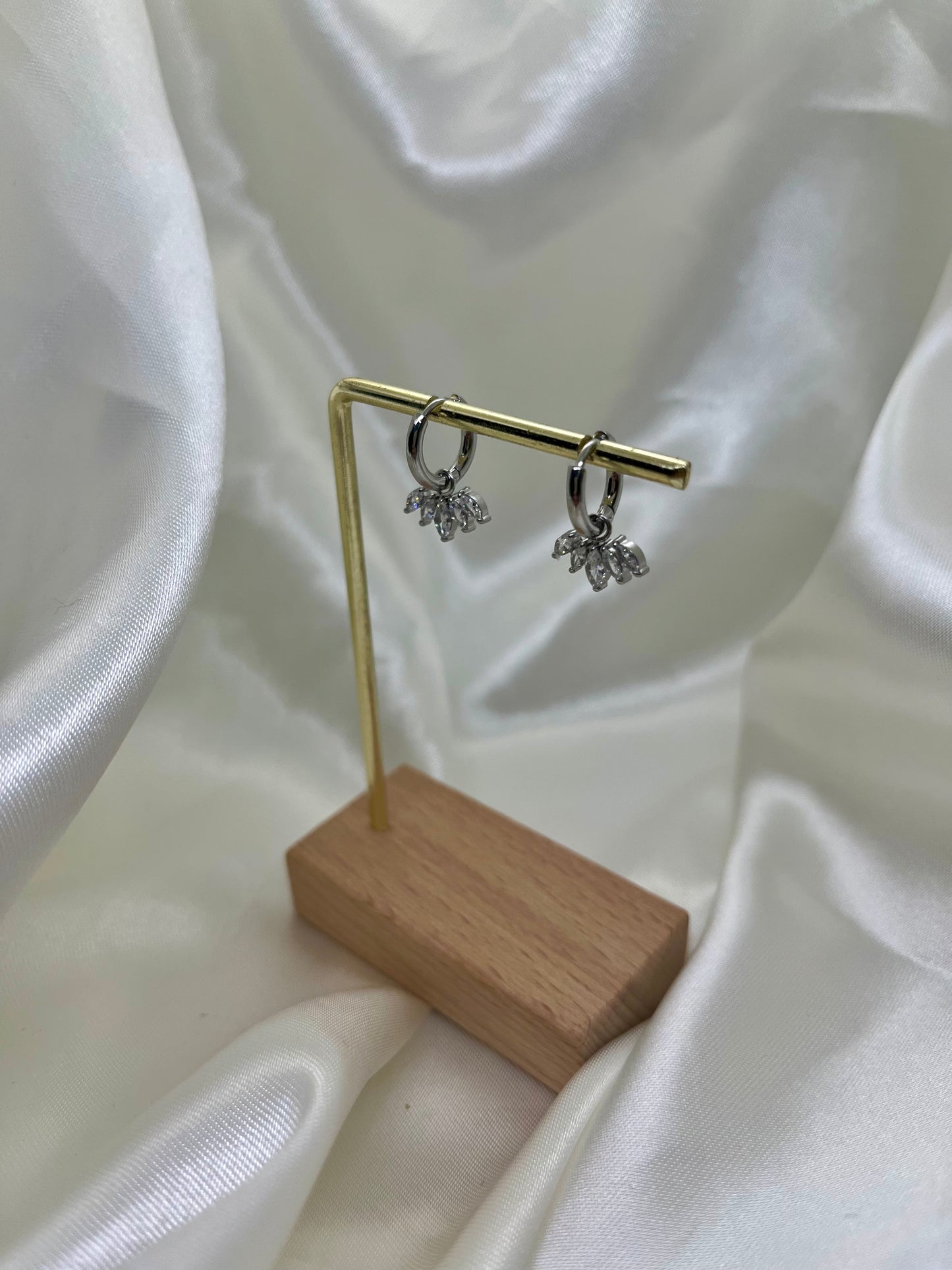 Boucles d’oreilles argentées et strass