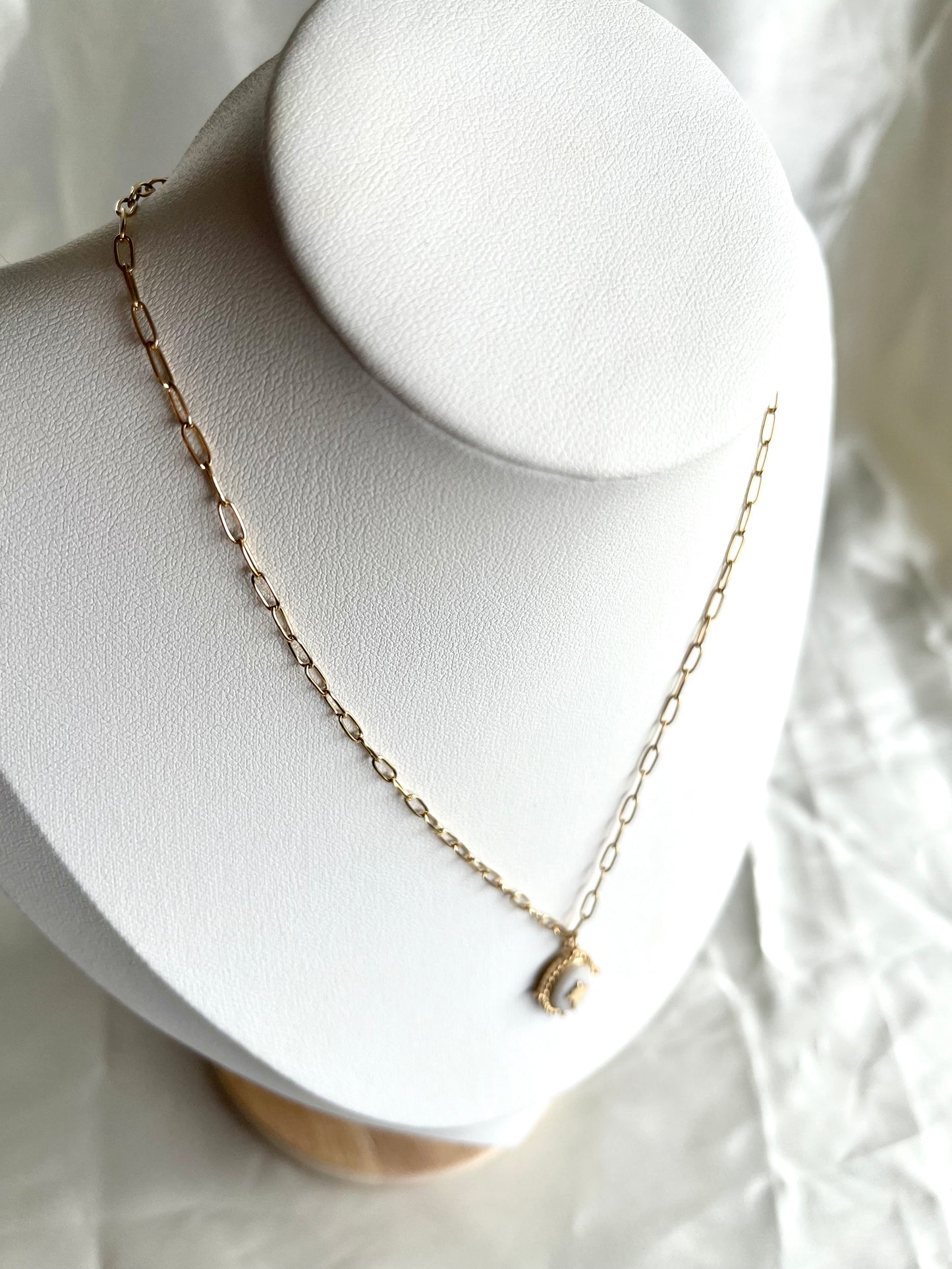 Collier doré et blanc Élisabeth