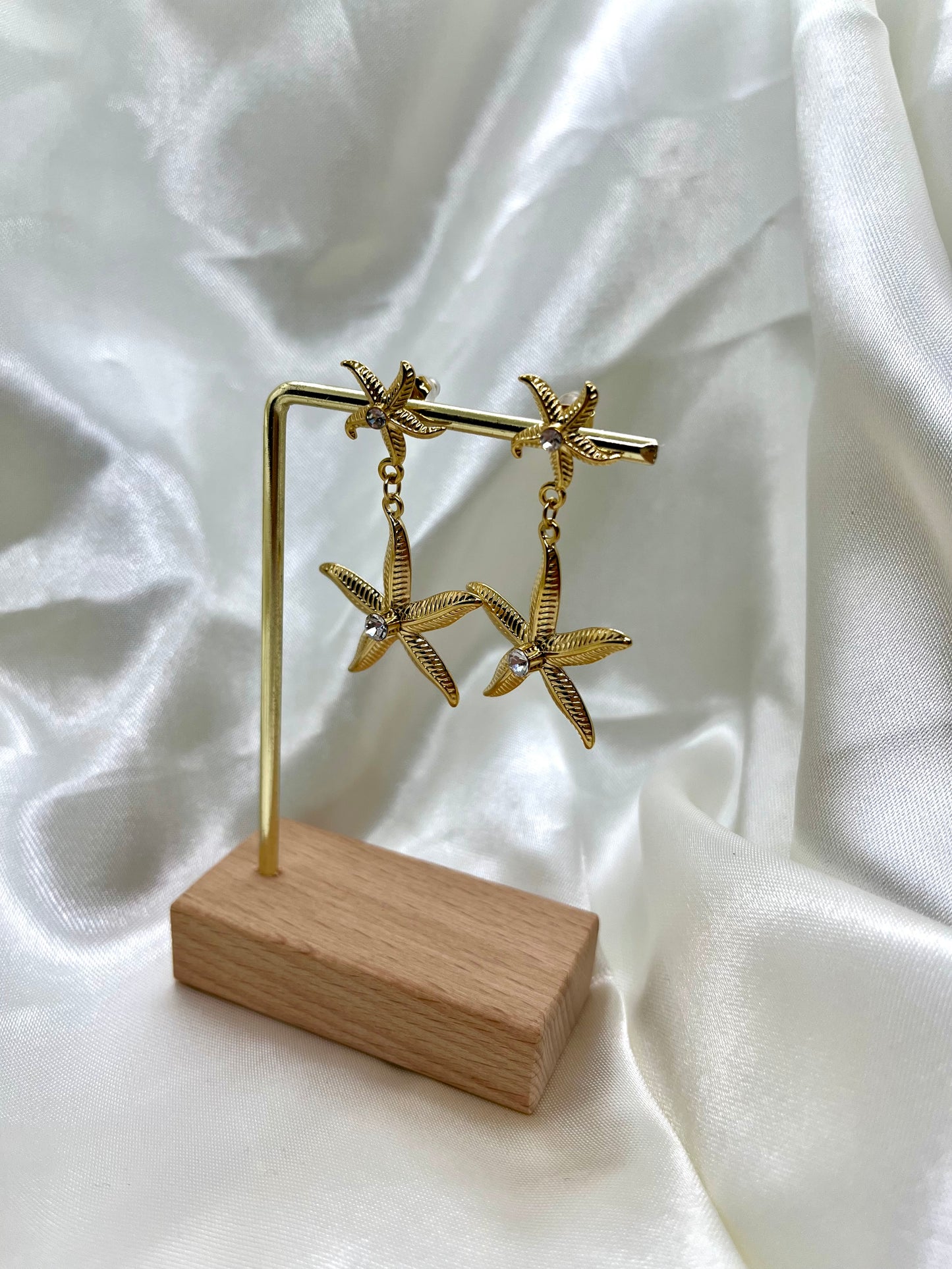 Boucles d’oreilles étoiles de mer dorées et strass