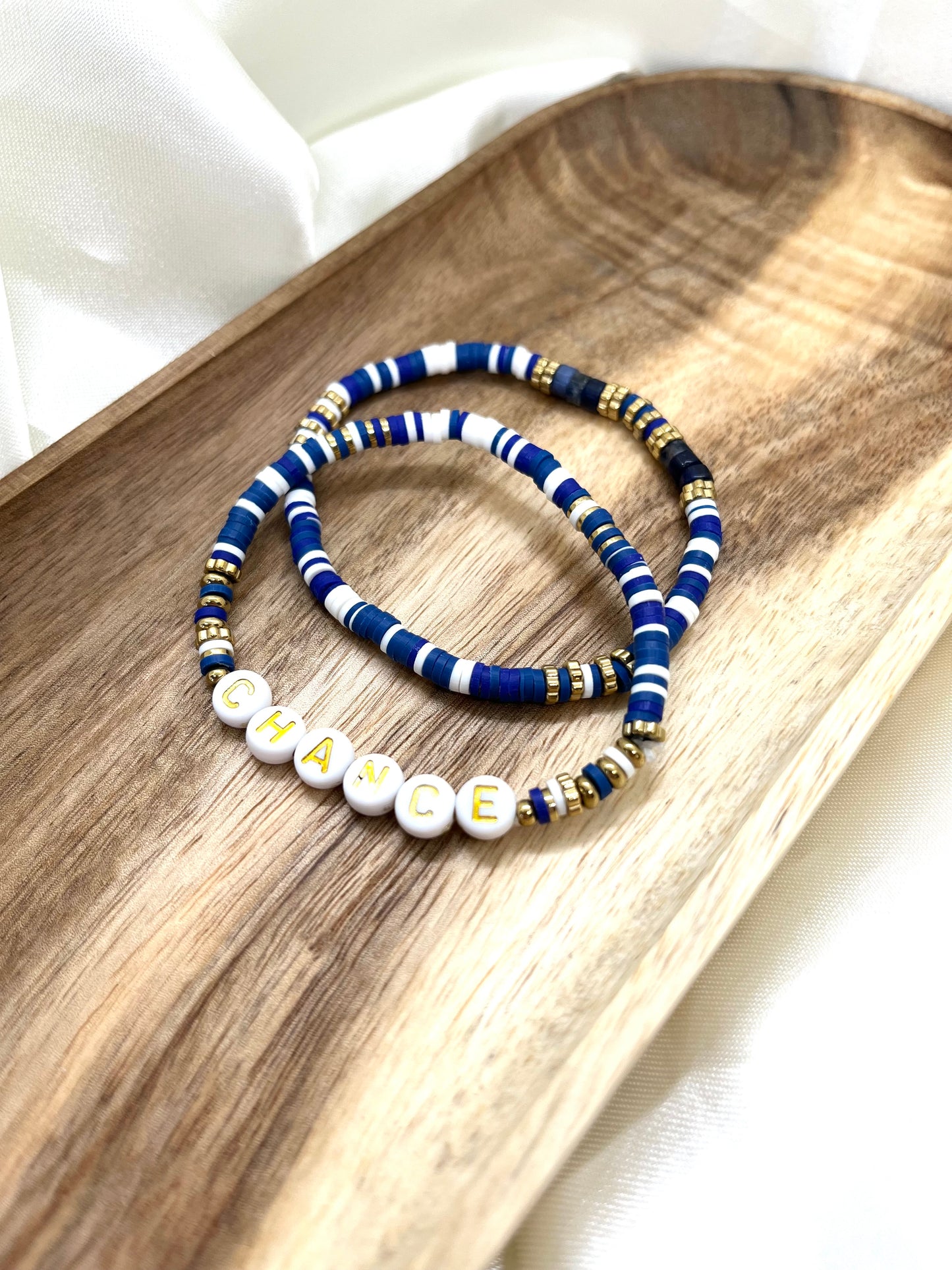 Bracelets en perles bleu, blanc et doré Chance