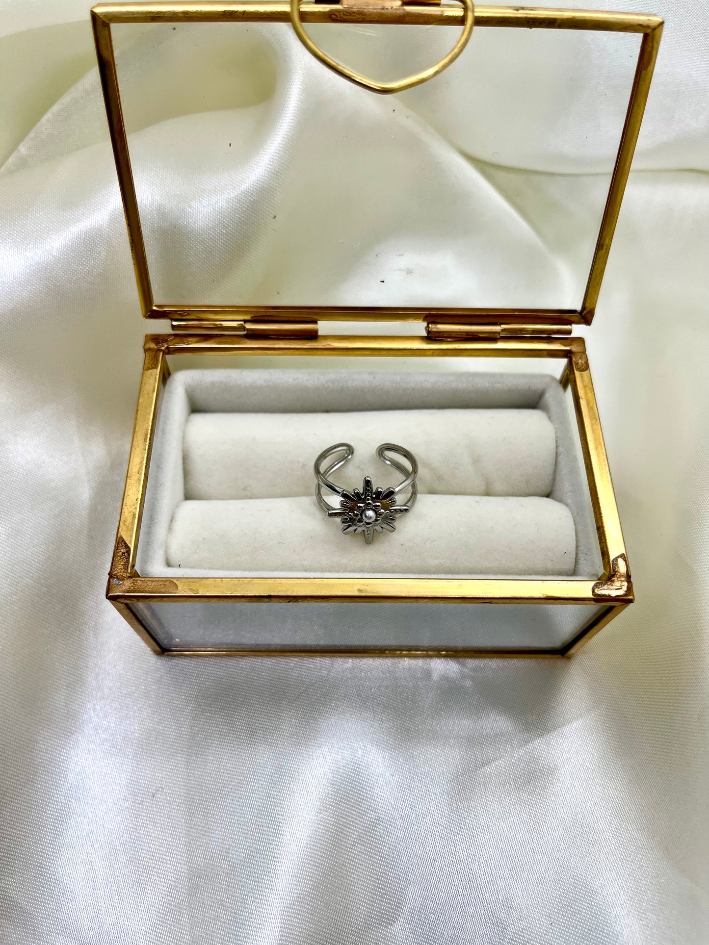 Bague argentée soleil et boule nacrée