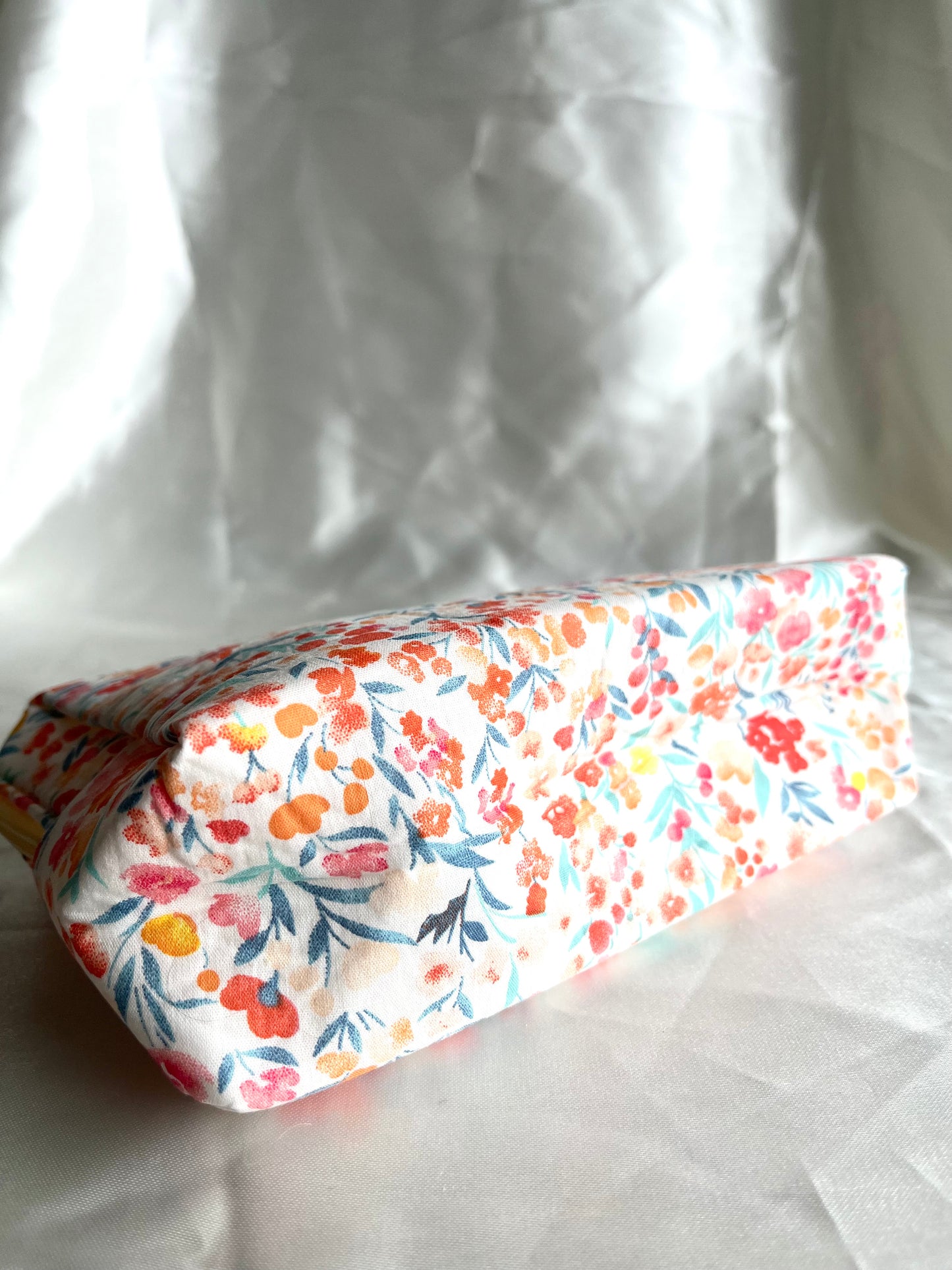 Trousse blanche fleurie Amour