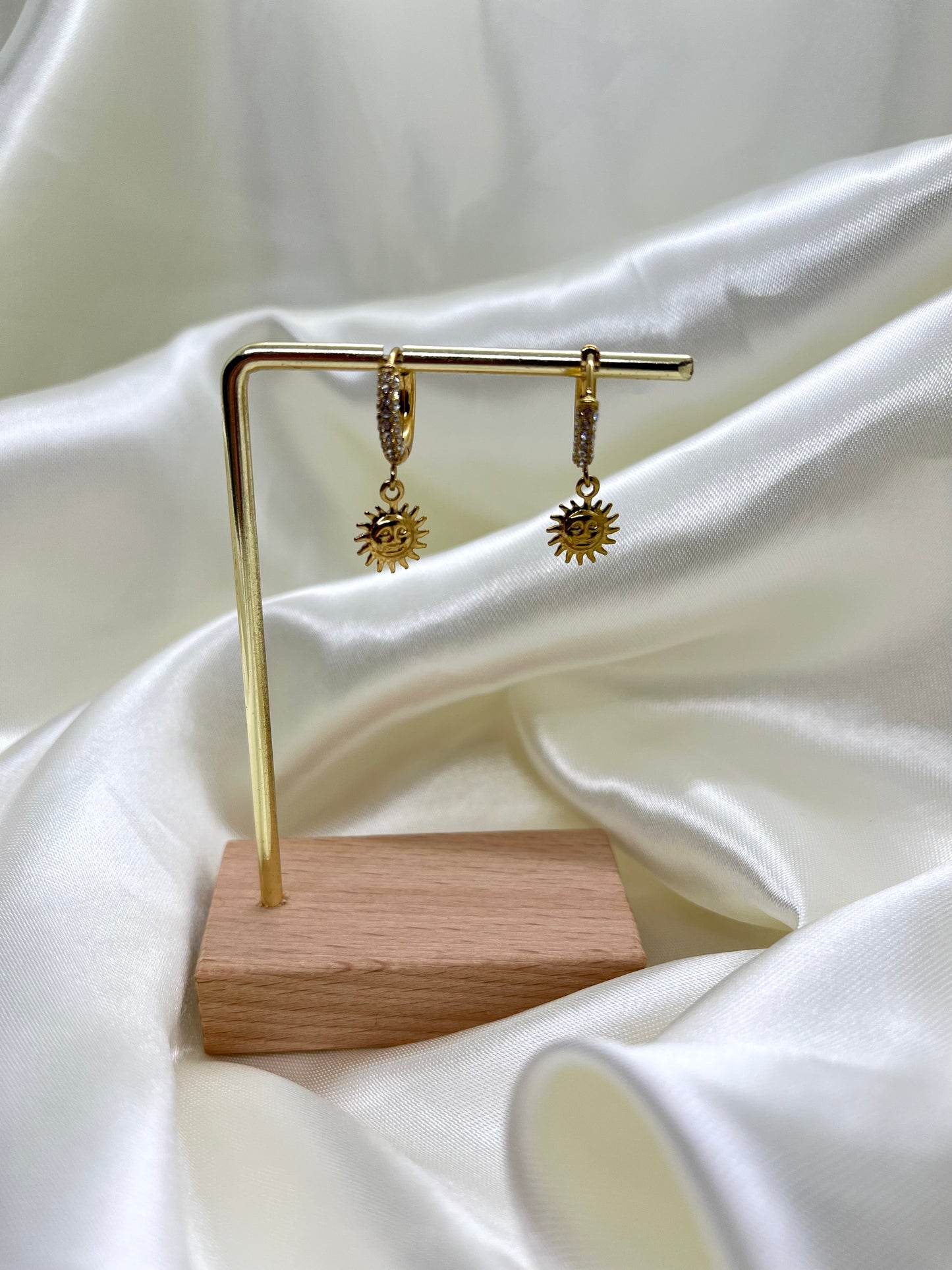 Boucles d’oreilles doré et strass petit soleil