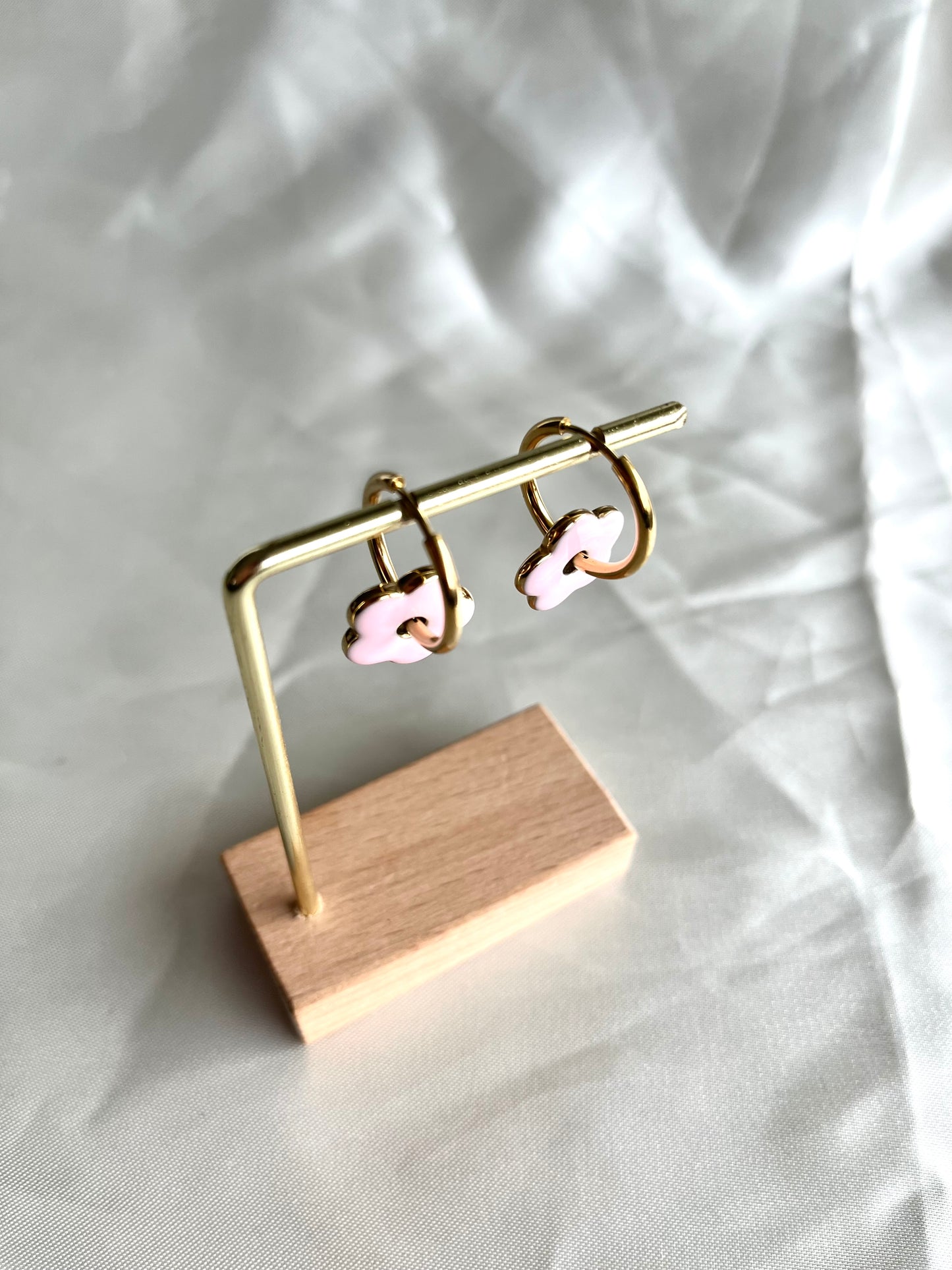 Boucles d’oreilles doré et fleur rose Vira