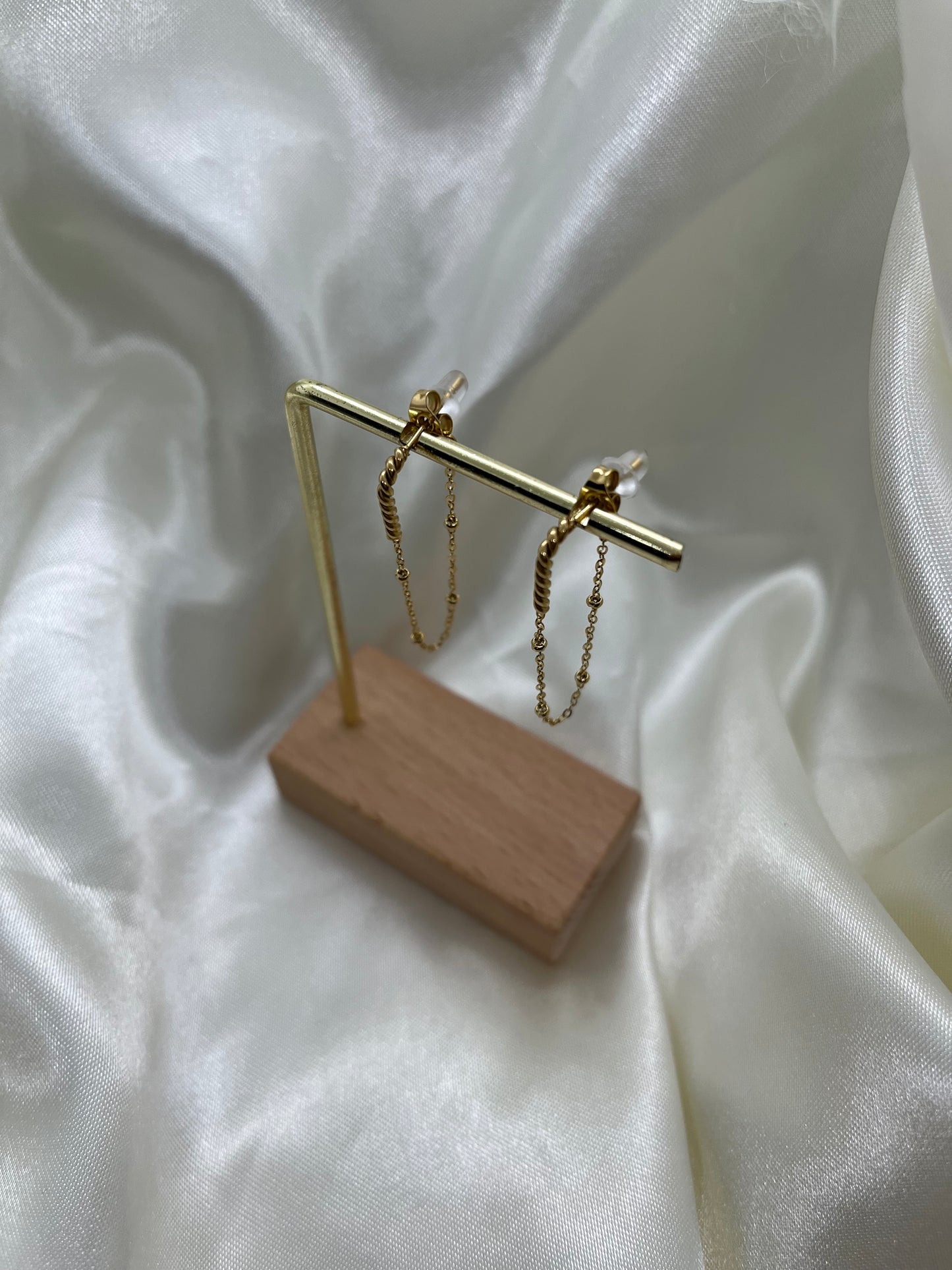 Boucles d’oreilles dorées fines