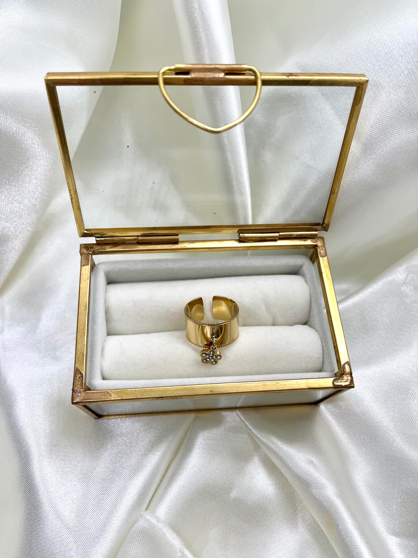 Bague doré fleur strass