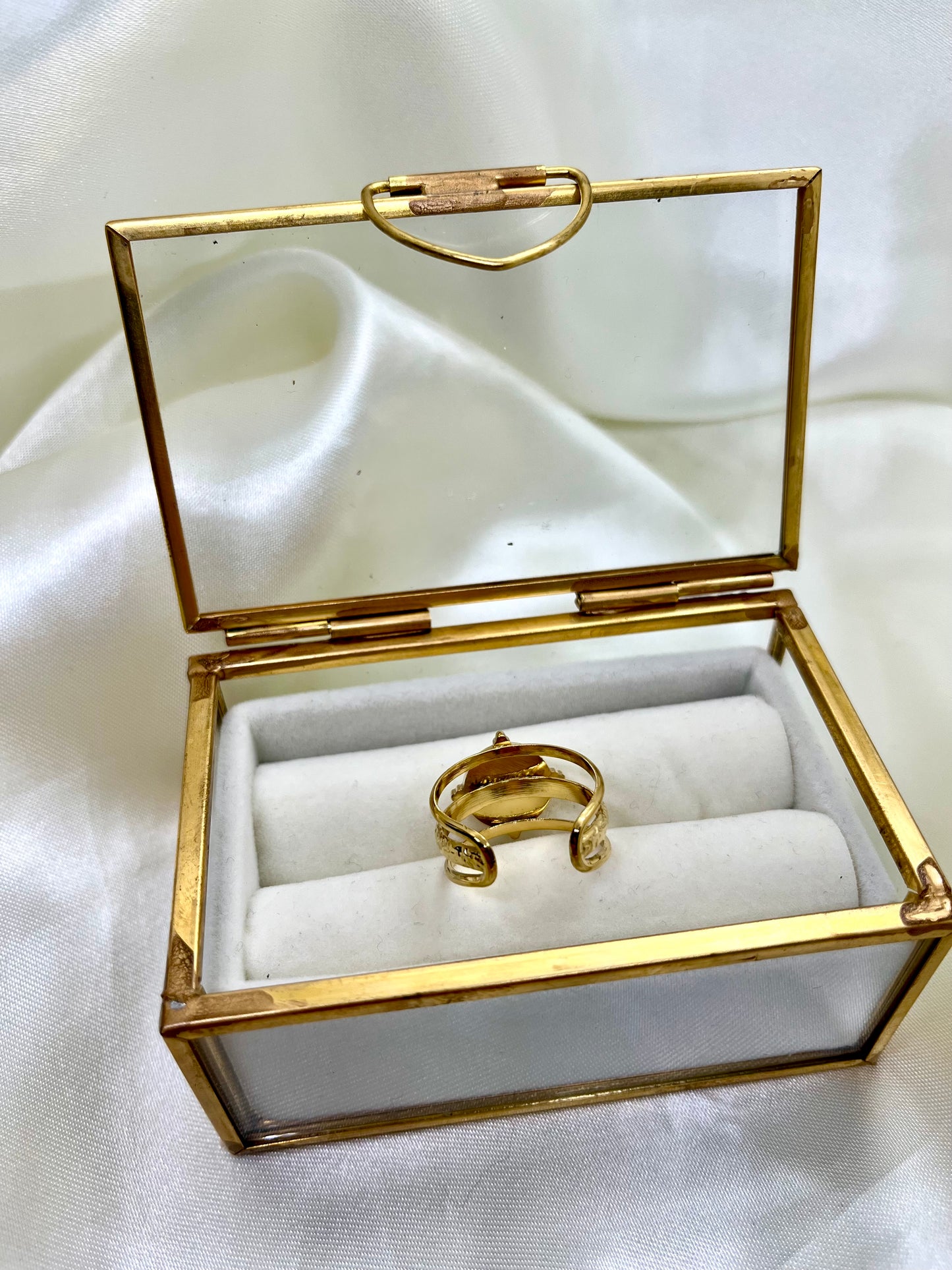 Bague dorée et nacrée