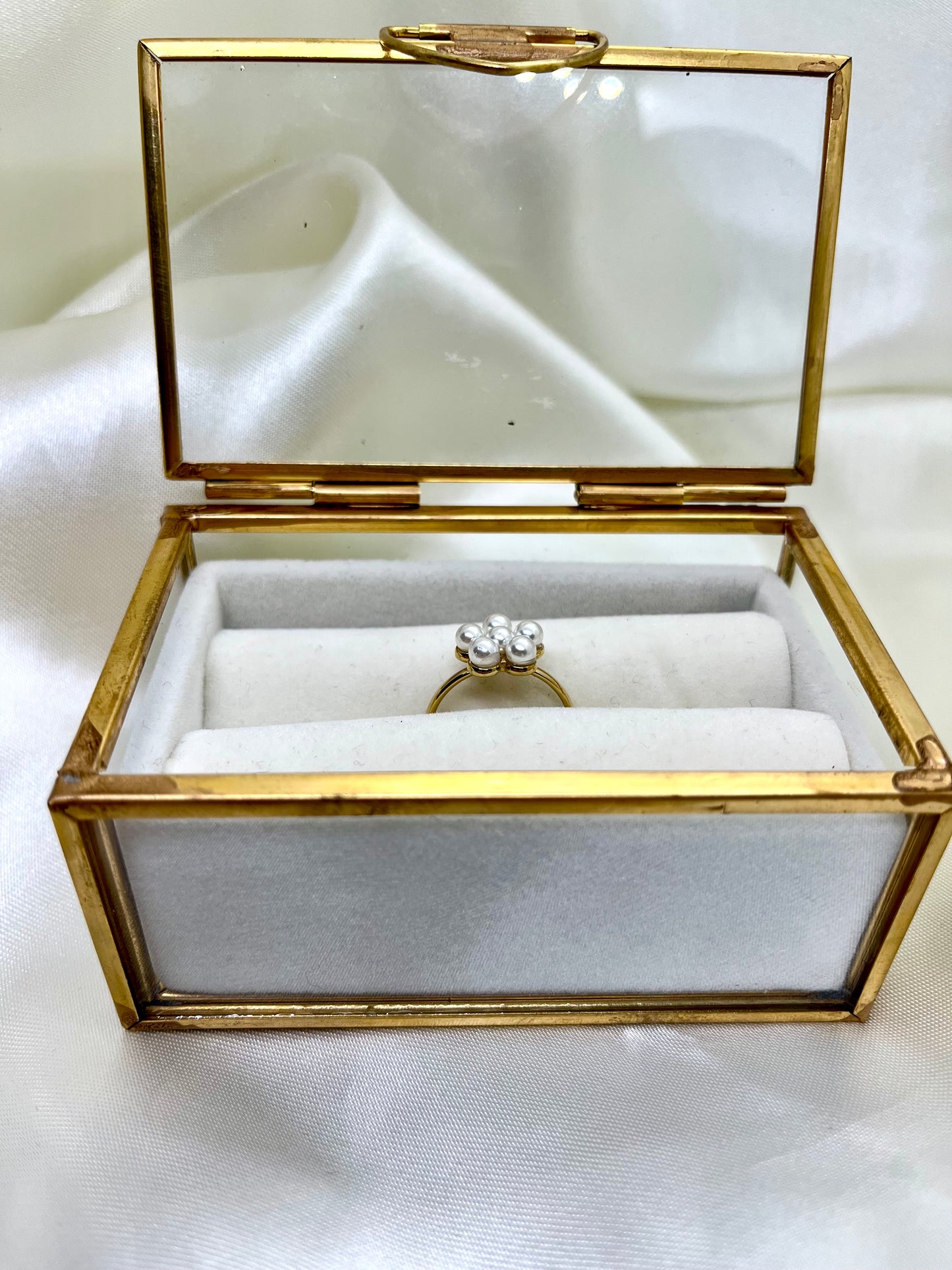 Bague dorée fleur nacré