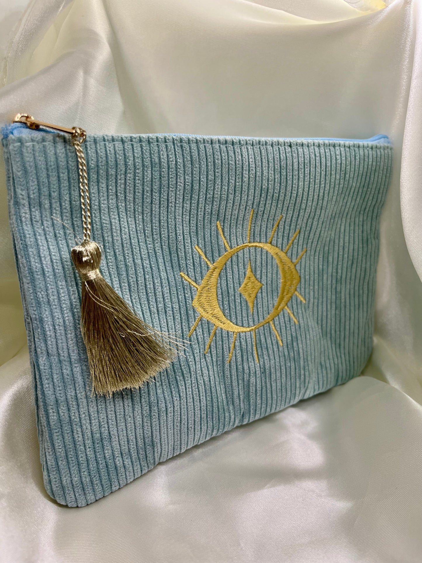 Pochette bleu et œil doré