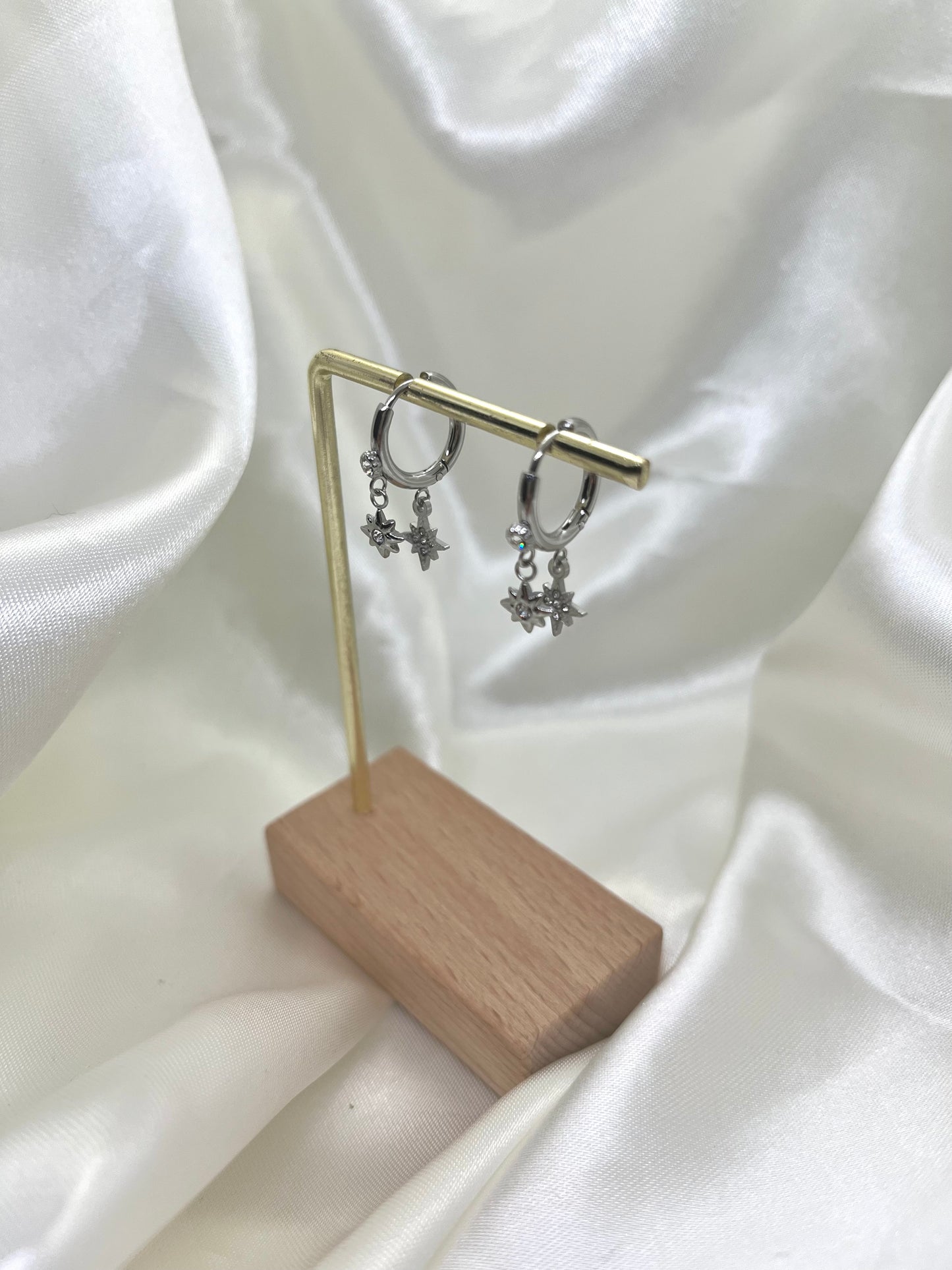 Boucles d’oreilles argentées et strass