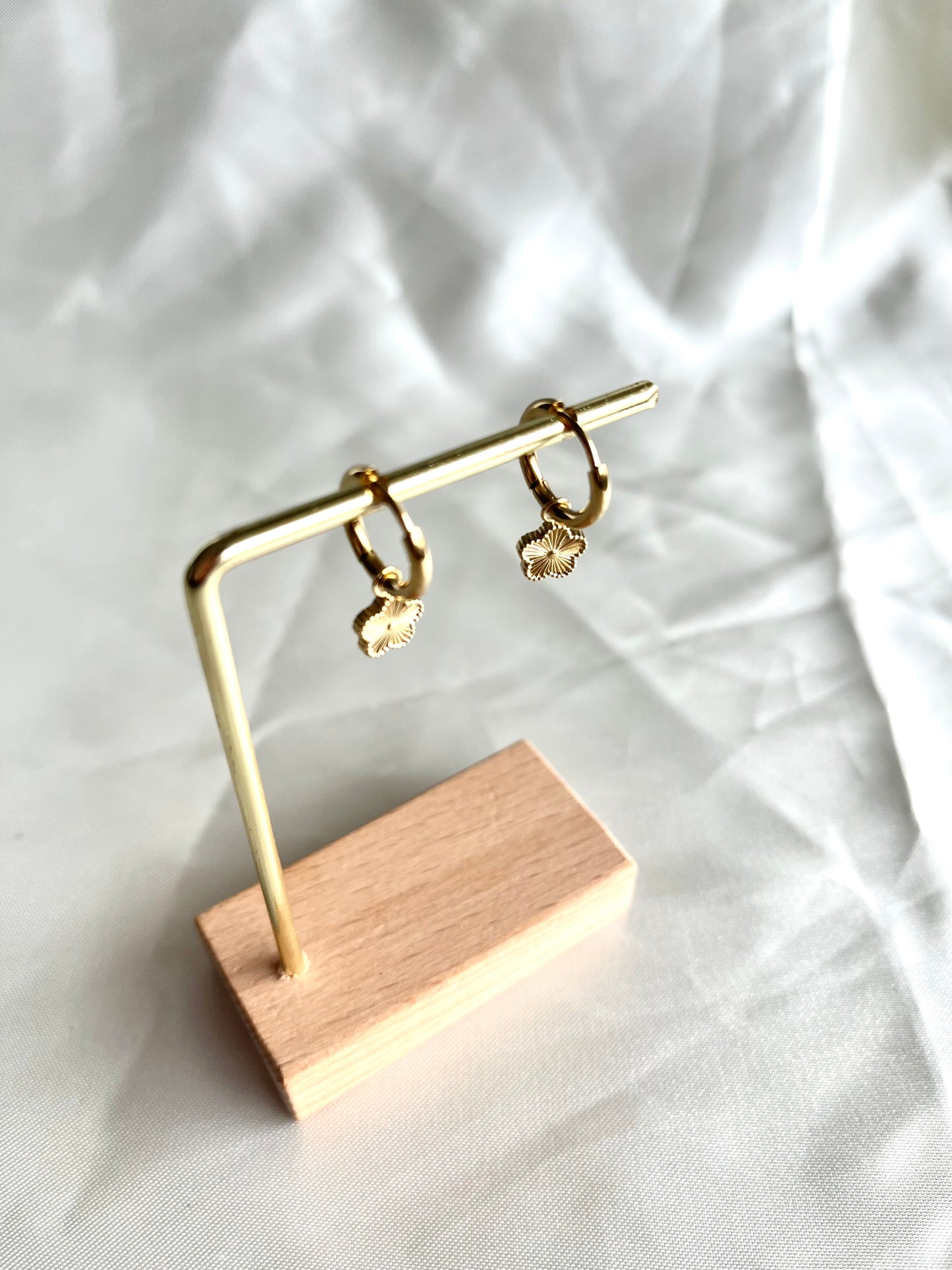 Boucles d’oreilles doré petite fleur