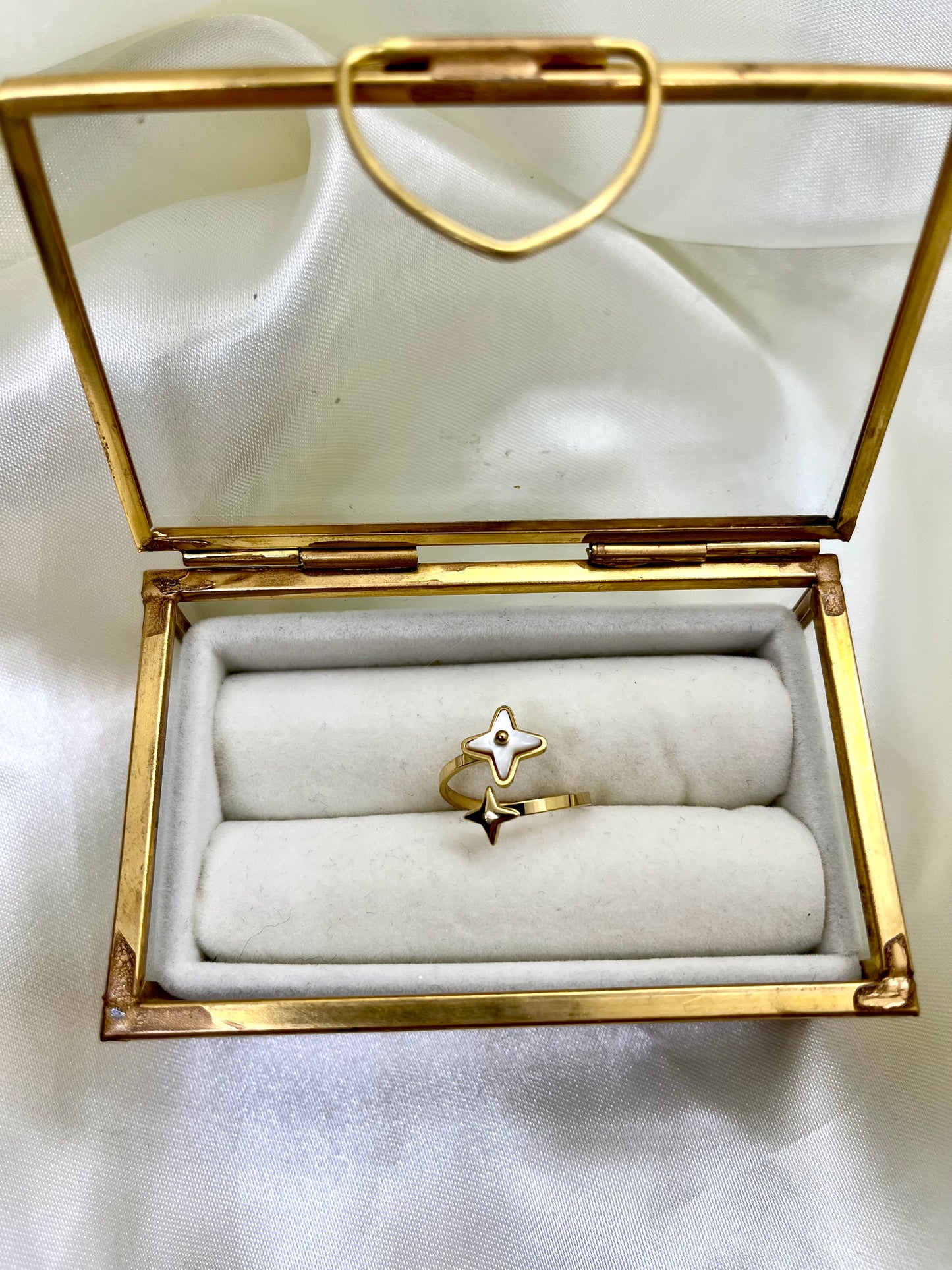 Bague dorée et nacrée