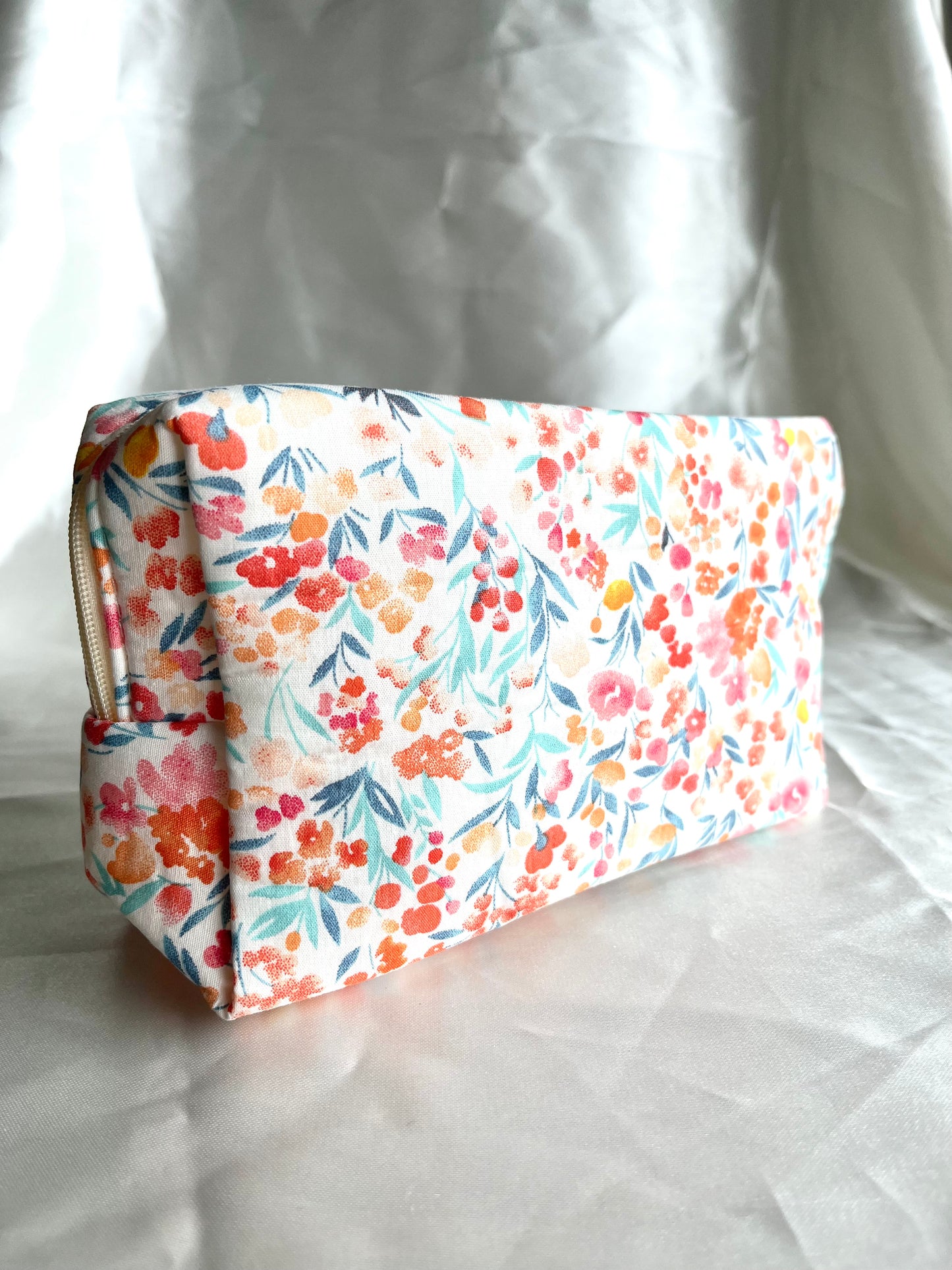 Trousse blanche fleurie Amour