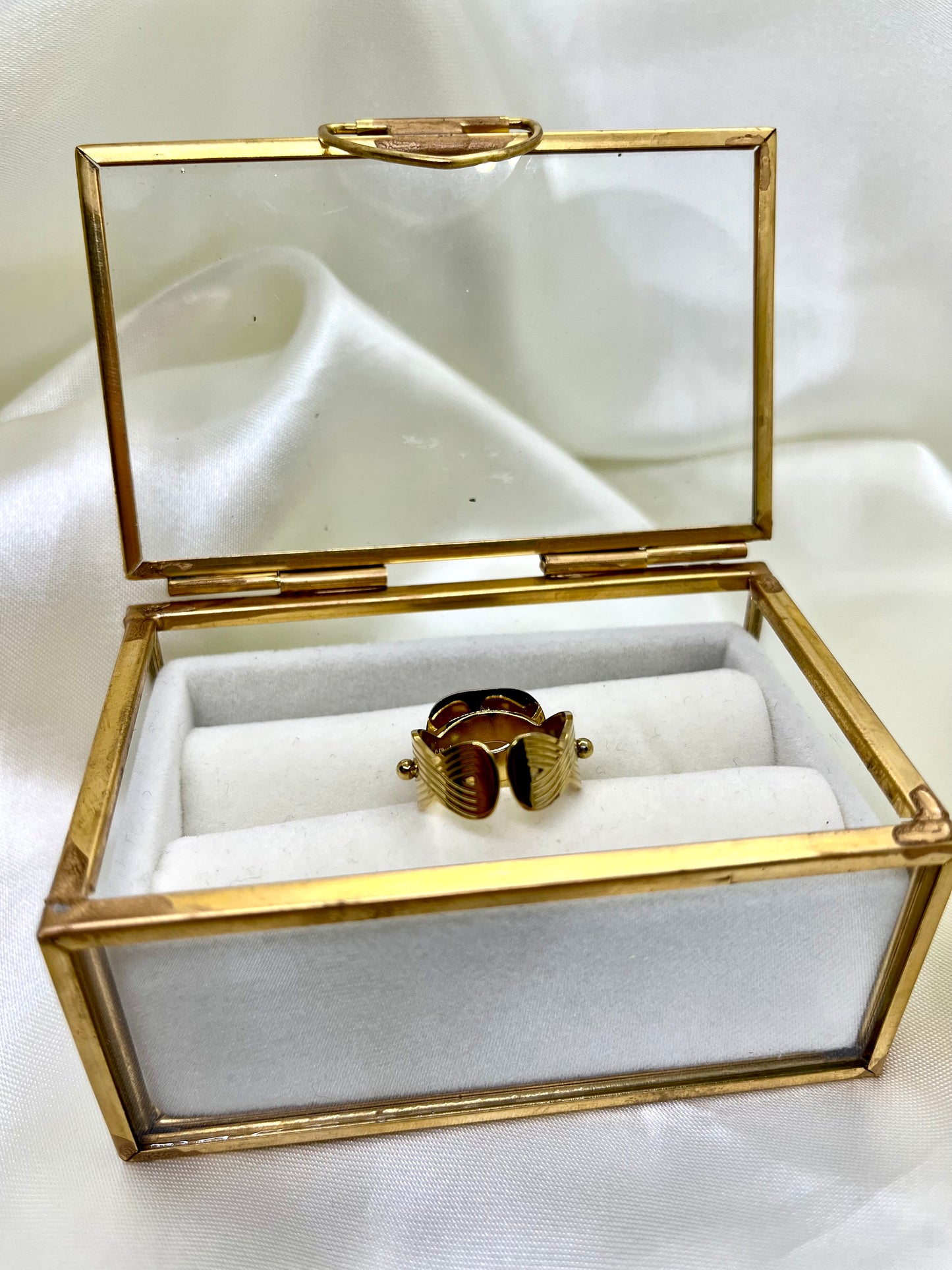 Bague dorée et marron carrée abeille