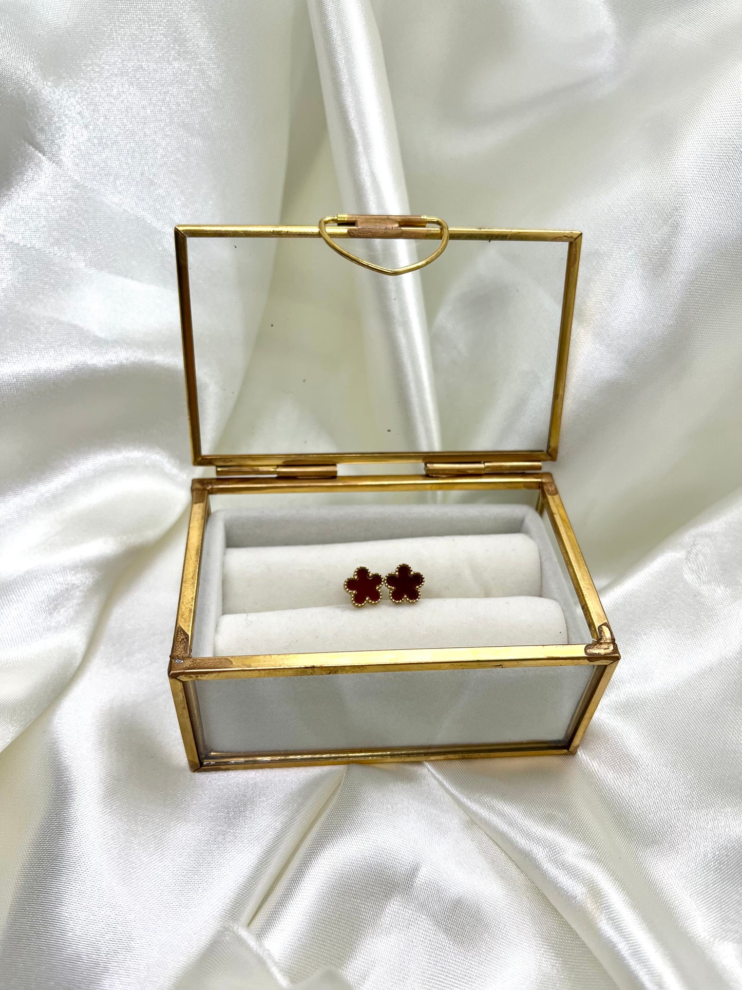 Boucles d’oreilles doré petites fleurs bordeaux