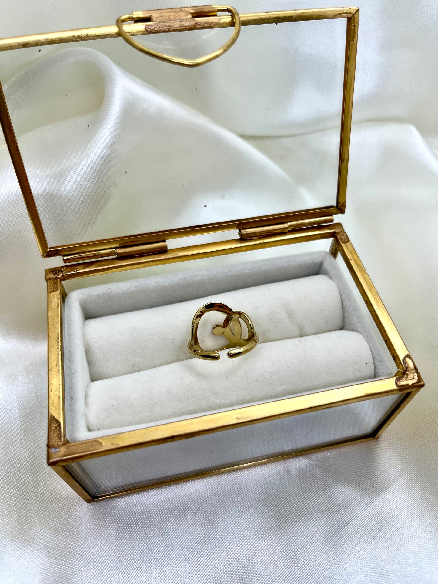 Bague dorée et strass ovale