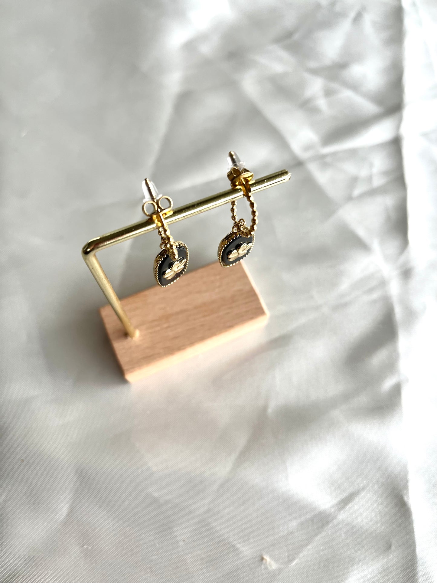 Boucles d’oreilles doré et noir Pénélope