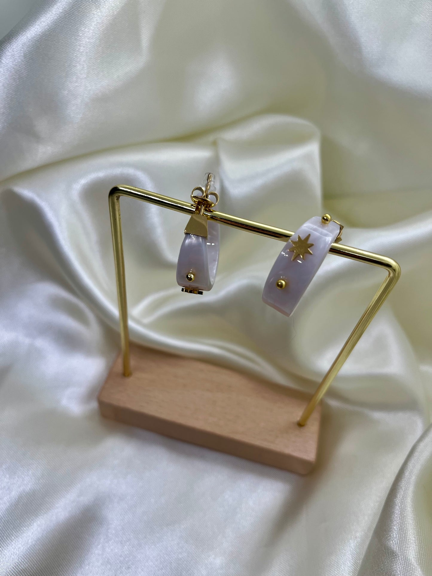 Boucles d’oreilles anneaux blanc nacré