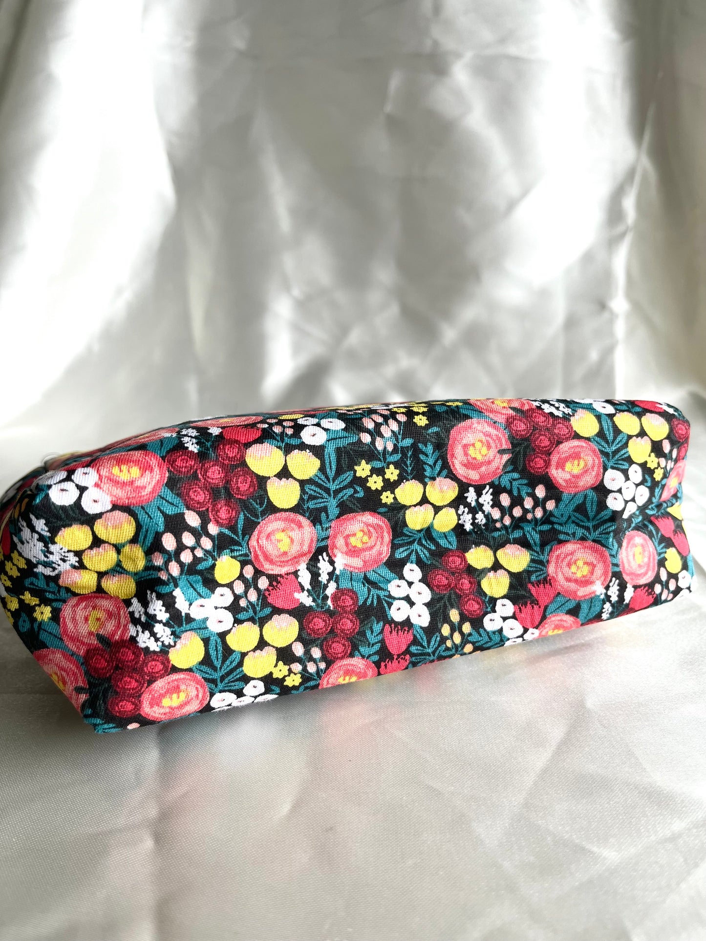 Trousse noir fleurie Love