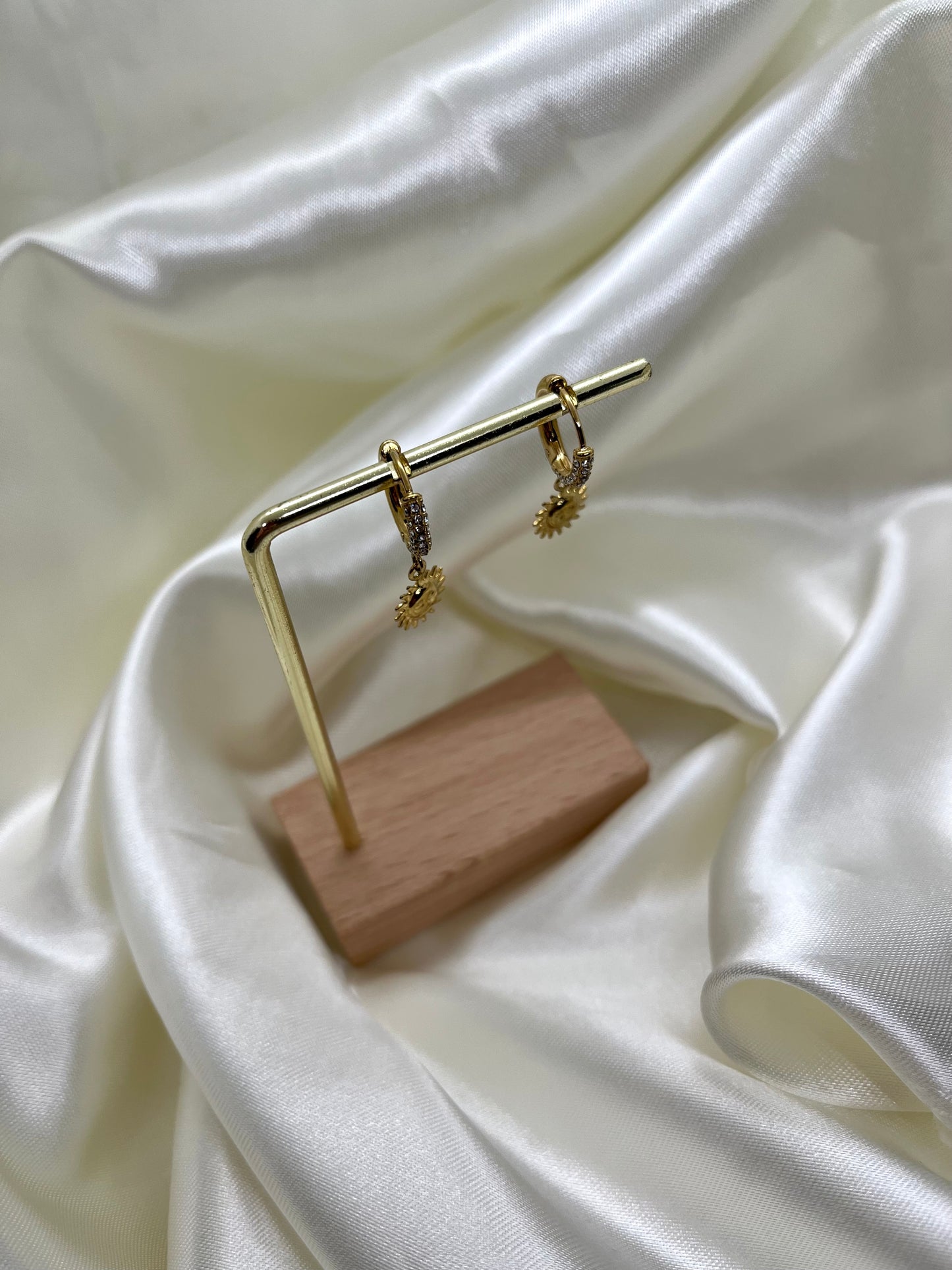 Boucles d’oreilles doré et strass petit soleil