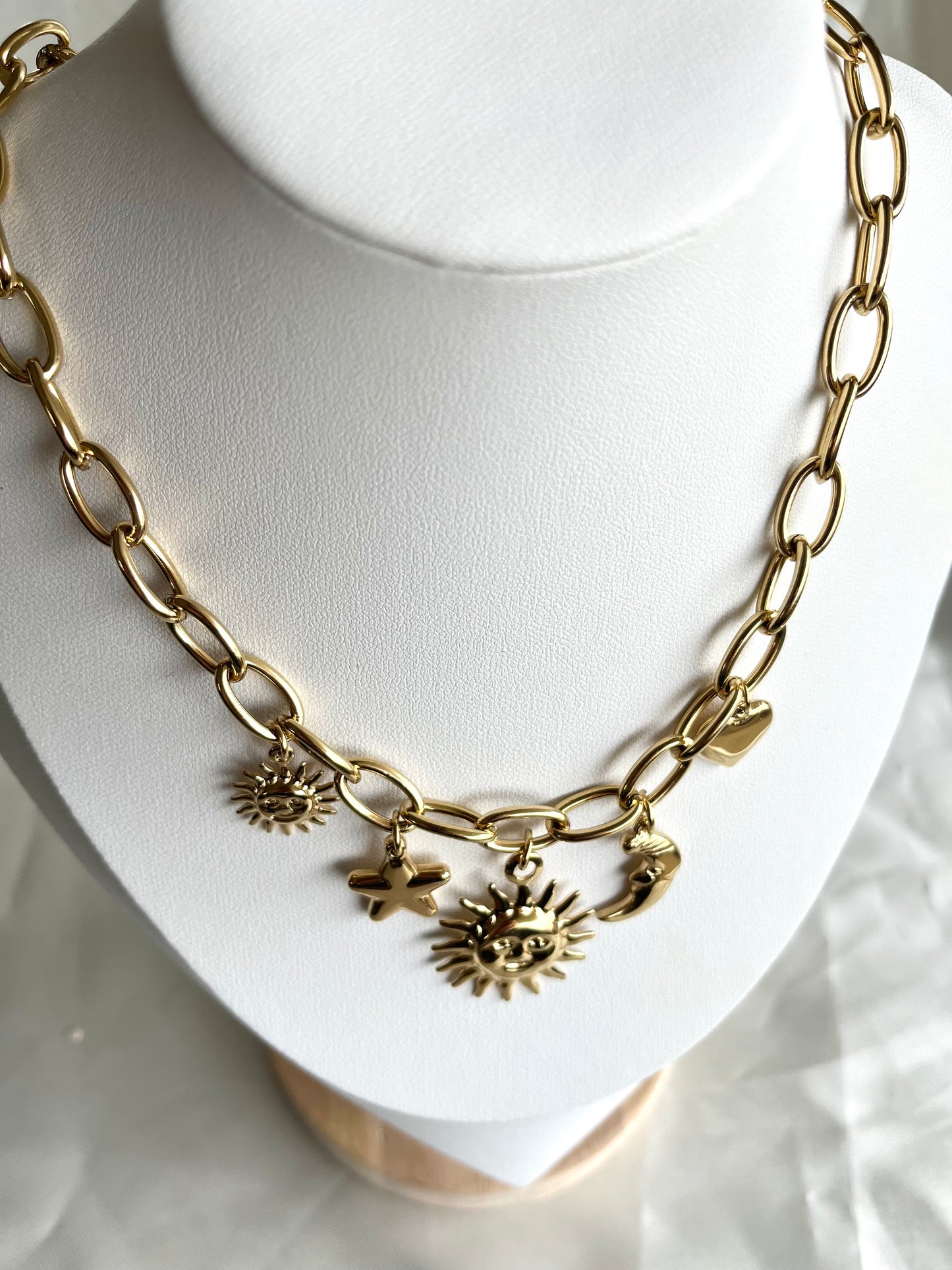 Collier doré pendentifs Gustave