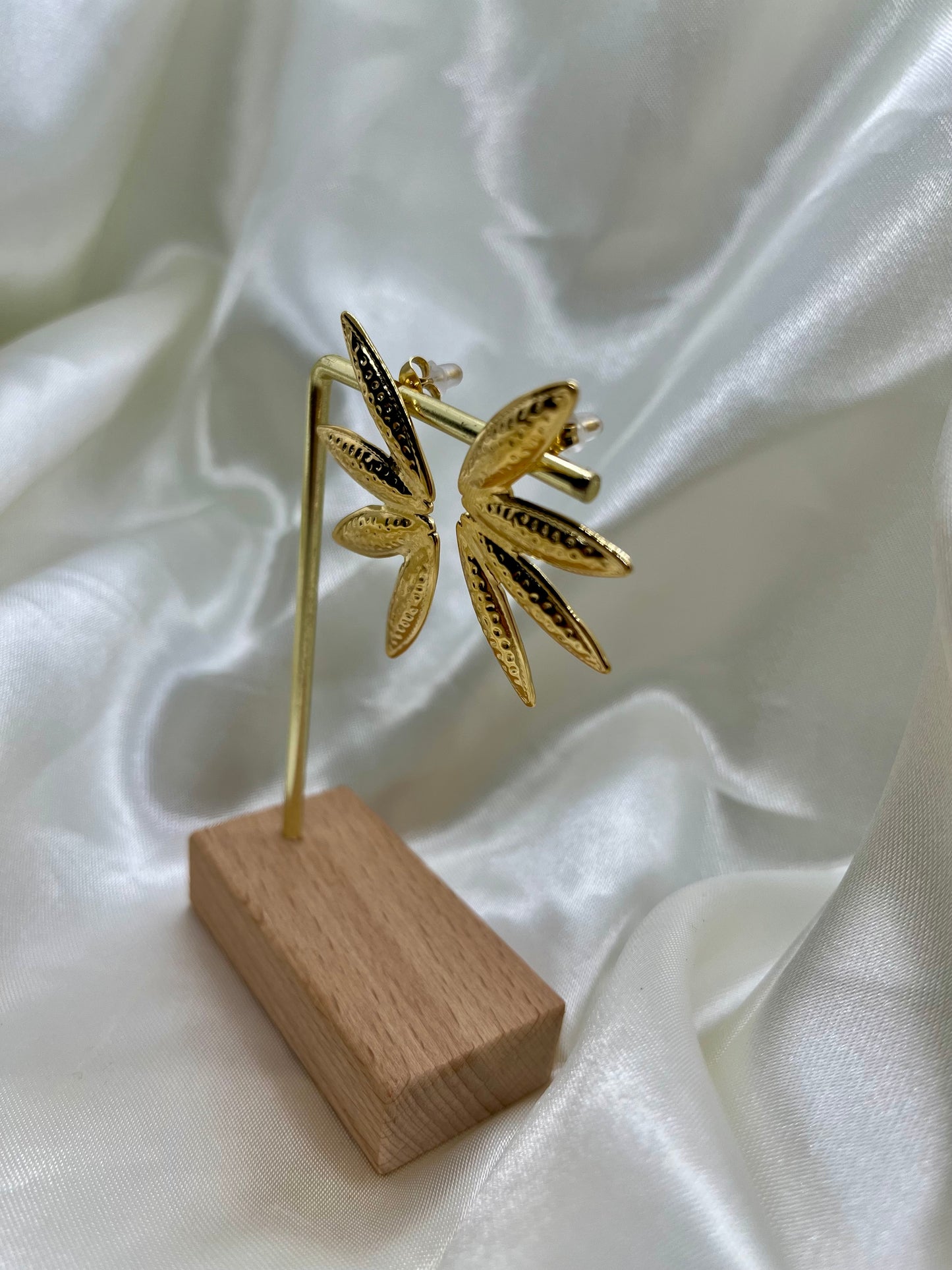Boucles d’oreilles dorées feuillage