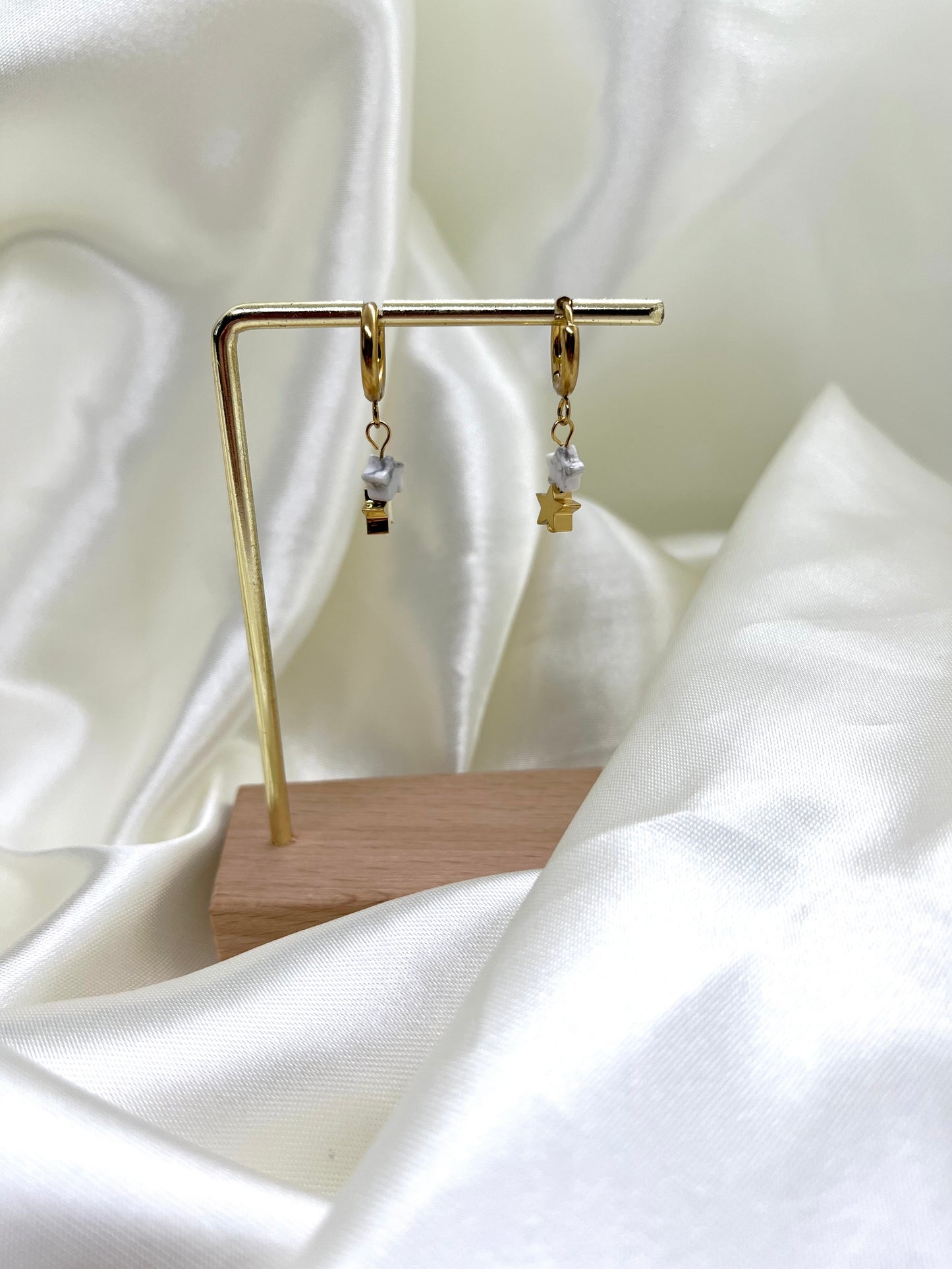 Boucles d’oreilles doré et blanche étoiles
