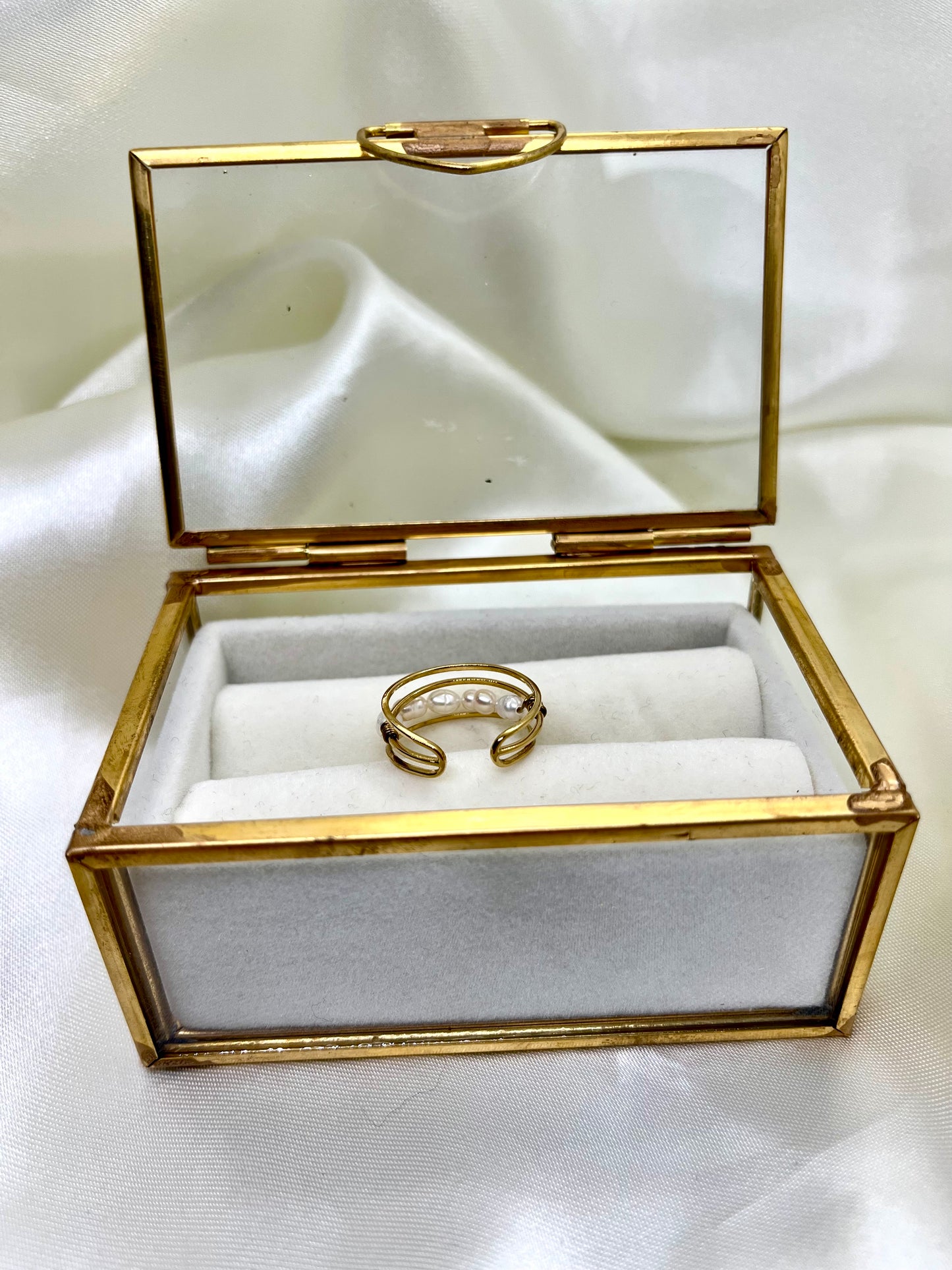Bague dorée et nacrée