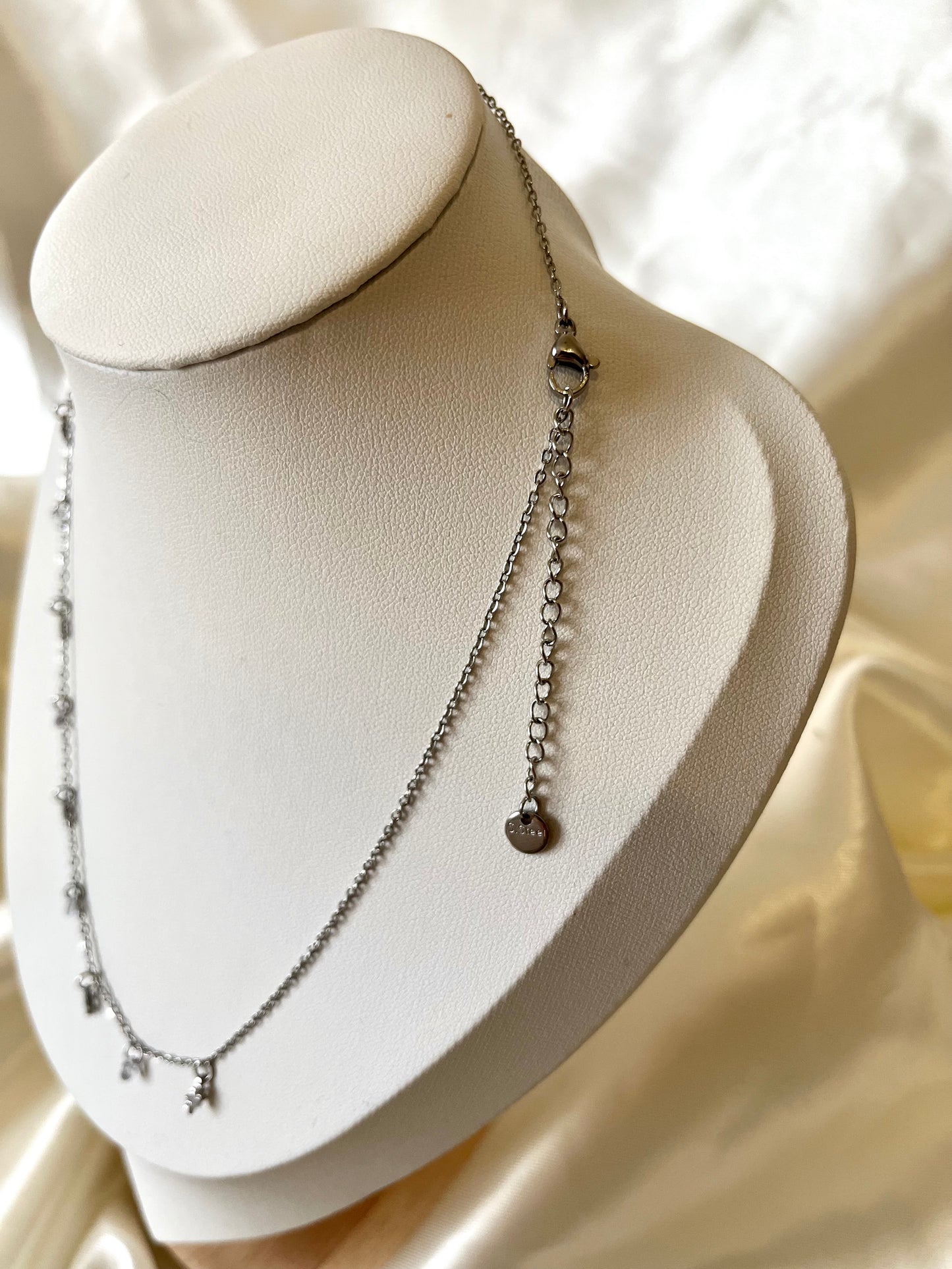 Collier argenté et pendentifs