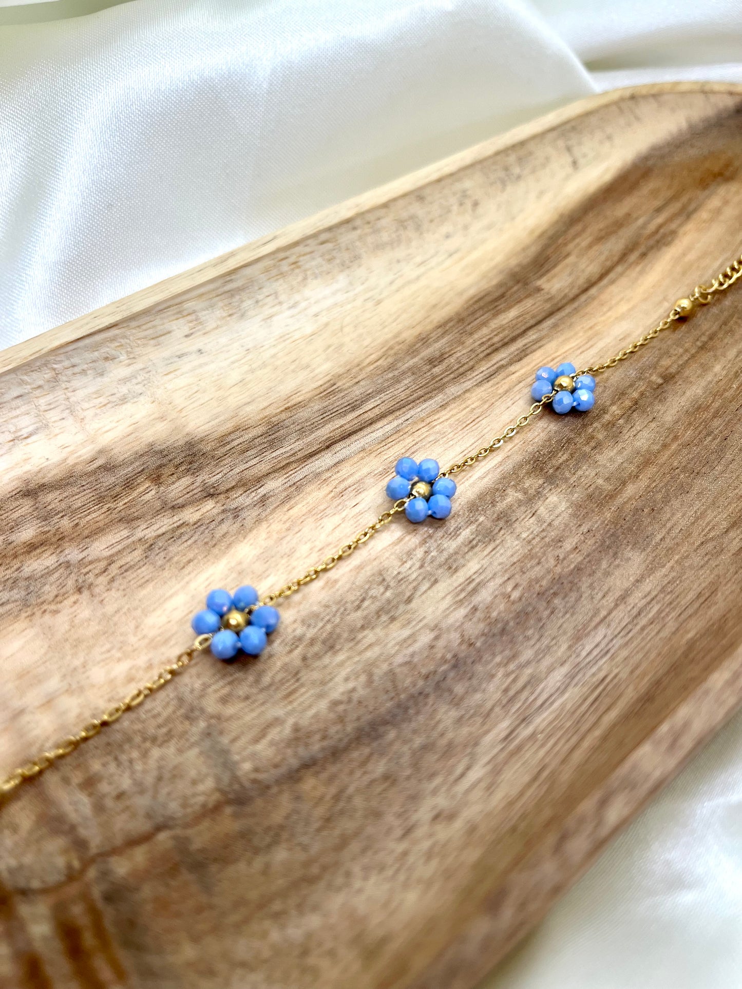 Bracelet doré fleurs bleues