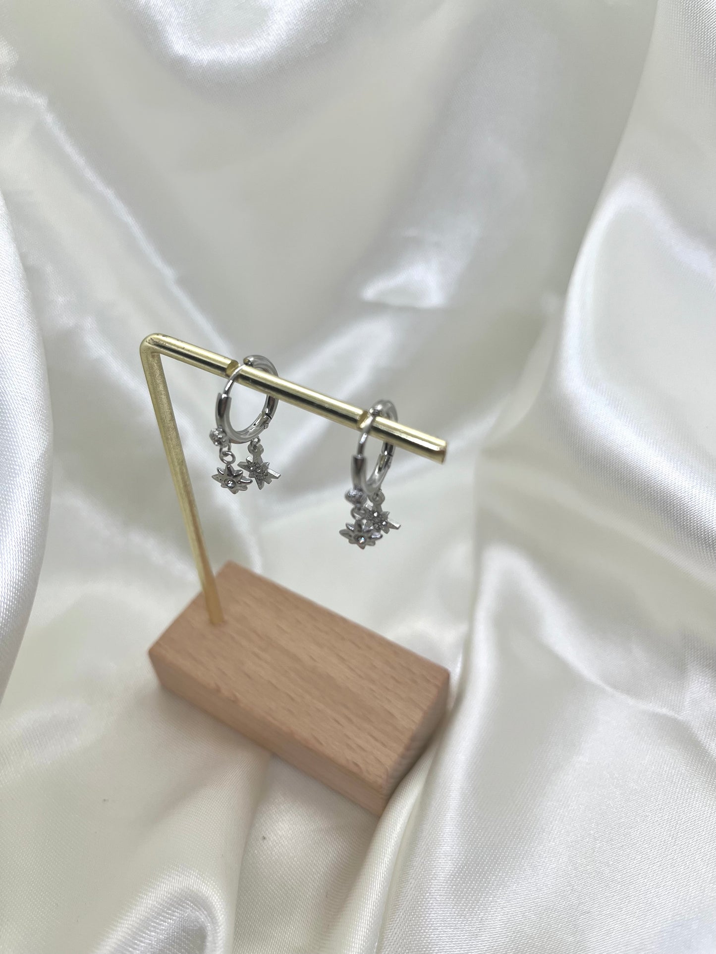 Boucles d’oreilles argentées et strass