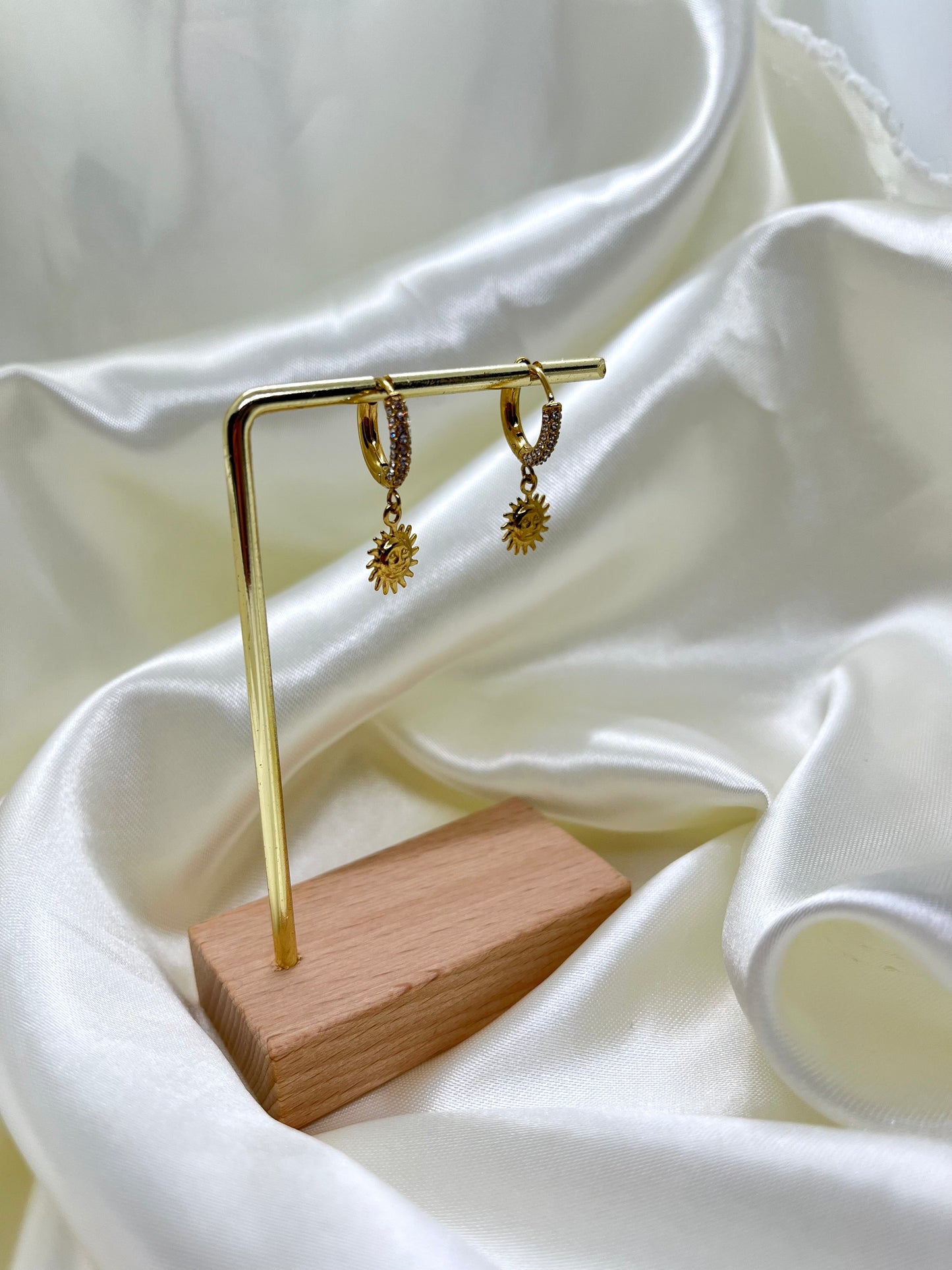 Boucles d’oreilles doré et strass petit soleil