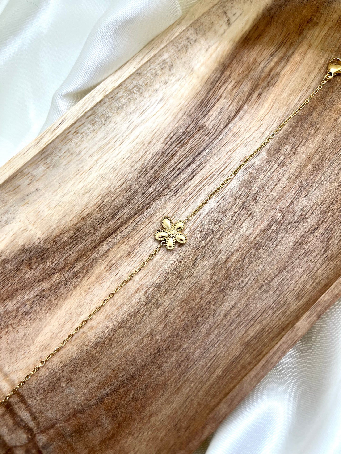 Bracelet doré fleur