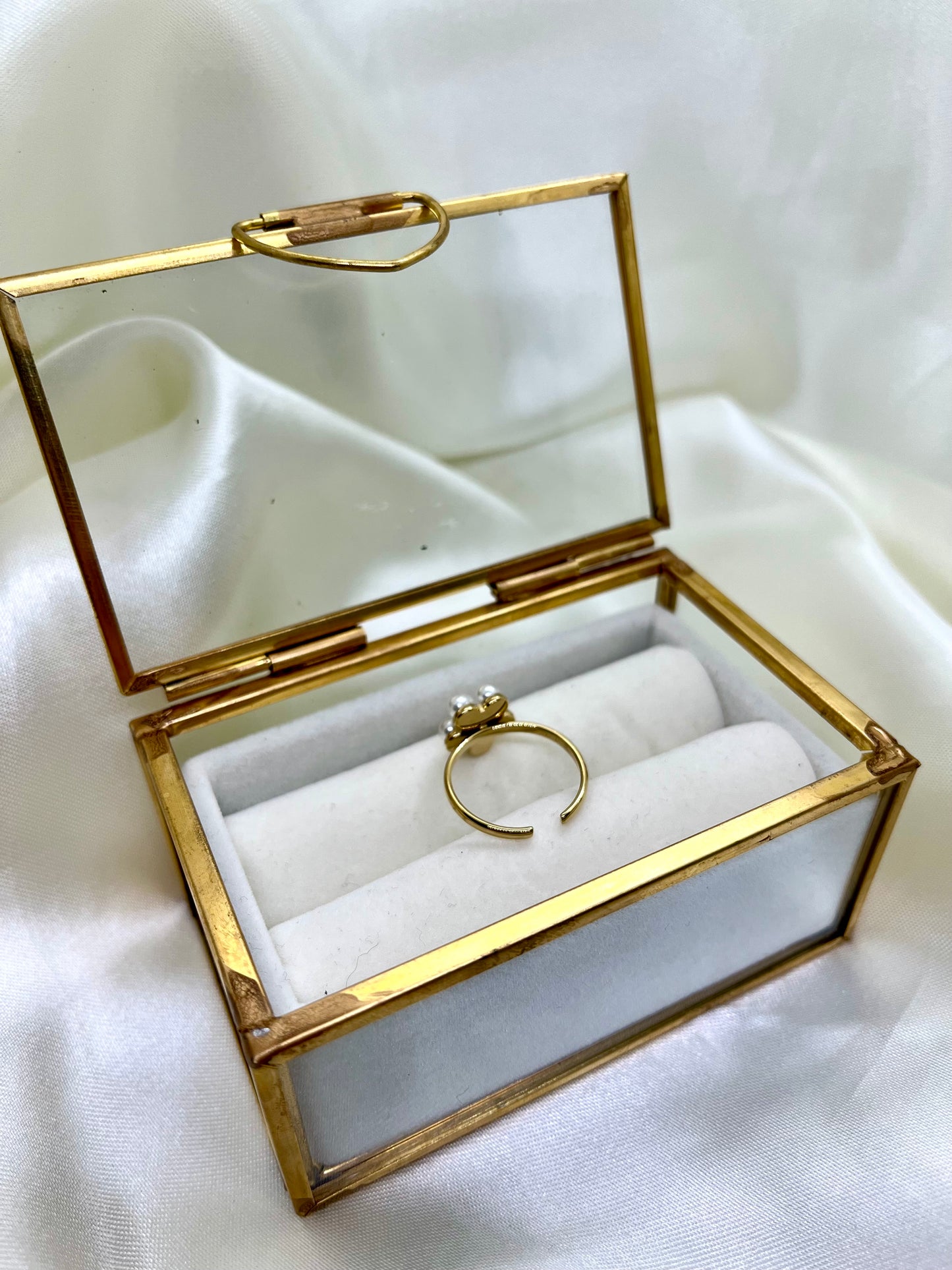 Bague dorée fleur nacré