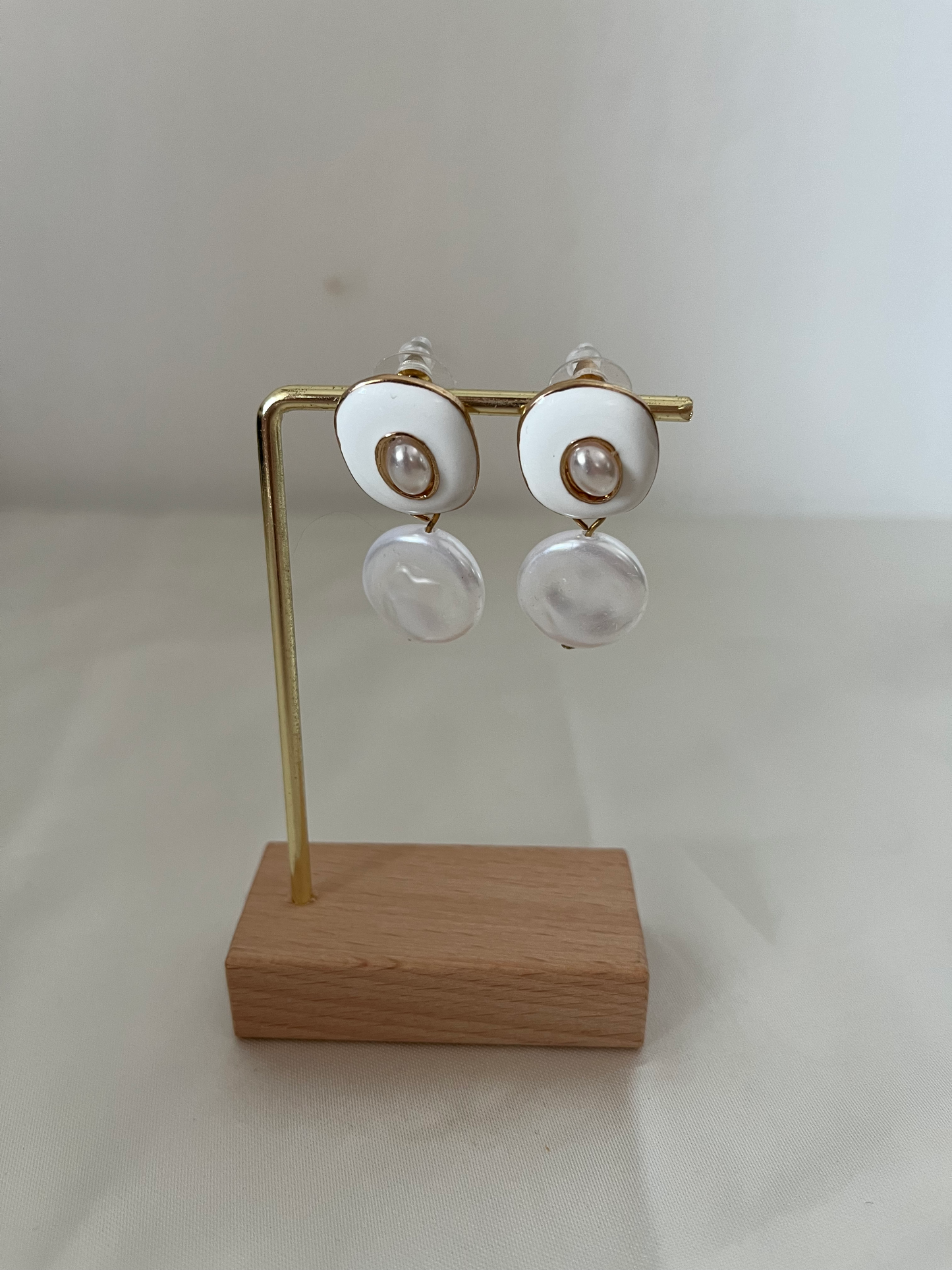 Boucles d'oreilles doré, blanc et nacré Jael