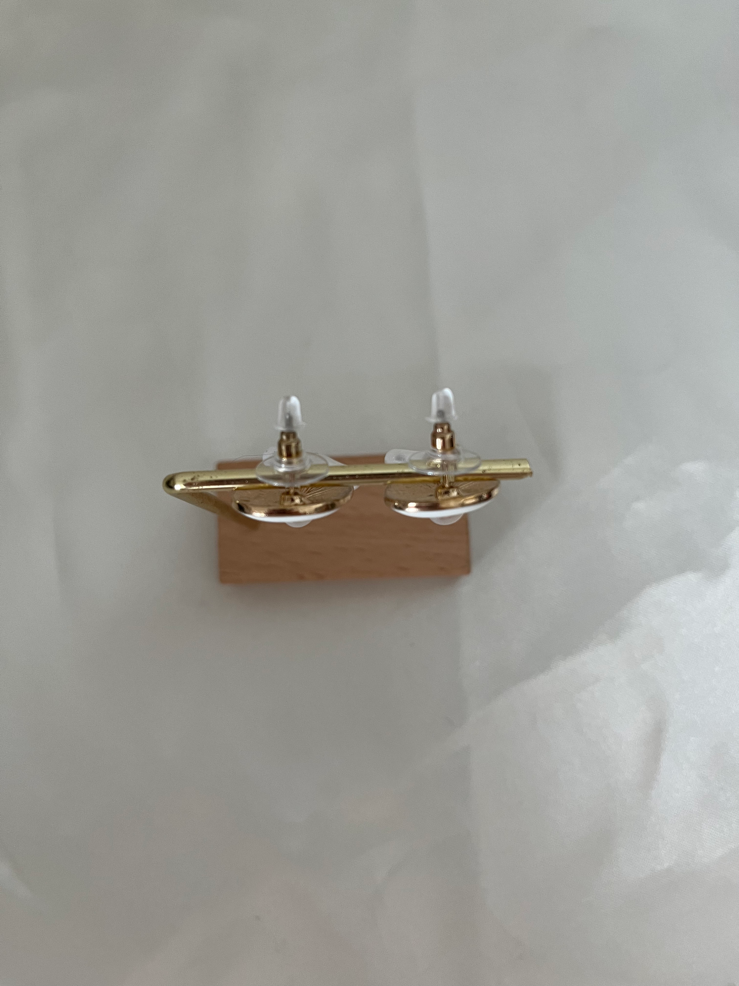 Boucles d'oreilles doré, blanc et nacré Jael