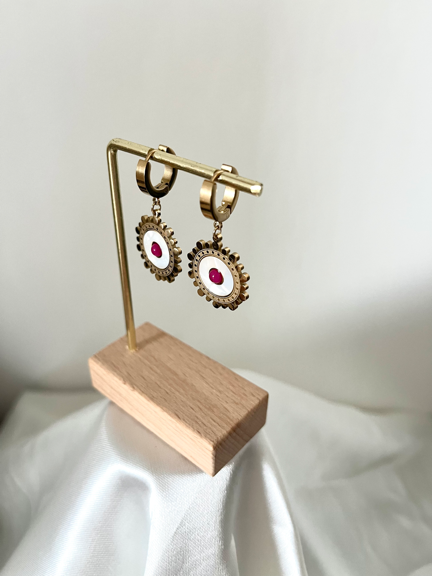 Boucles d'oreilles doré, nacré et rose Ally
