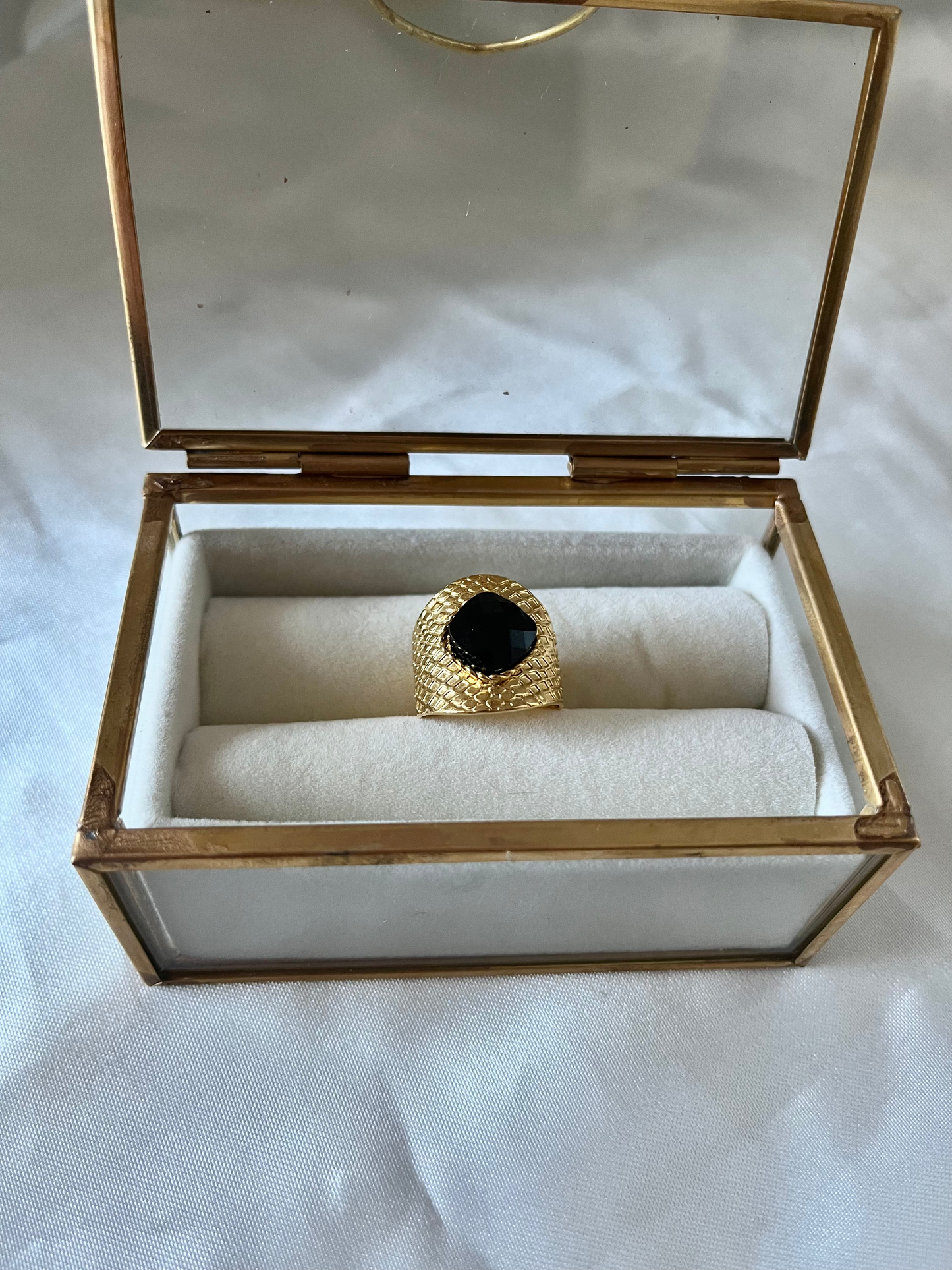 Bague doré et noir Romane