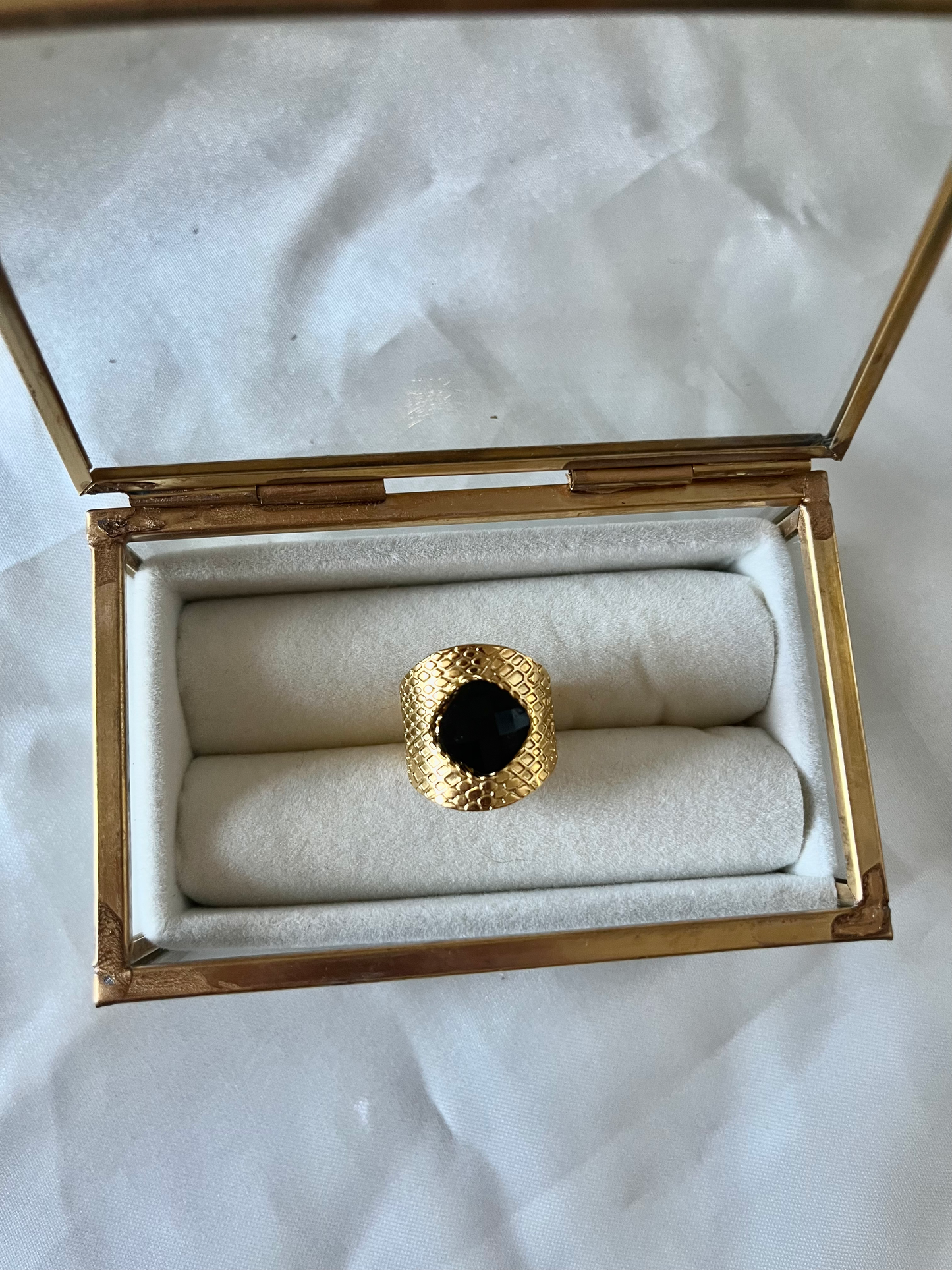 Bague doré et noir Romane