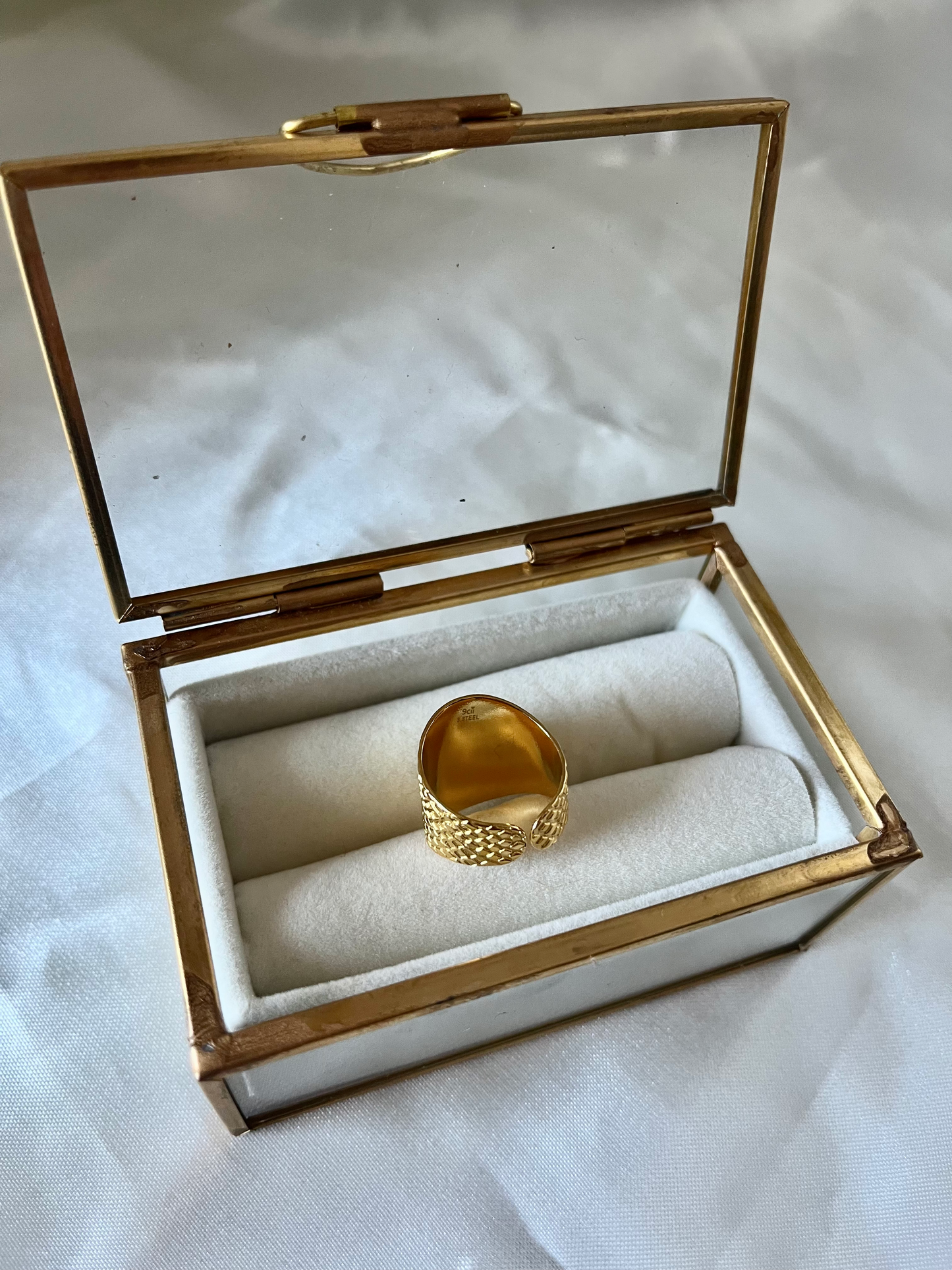 Bague doré et noir Romane