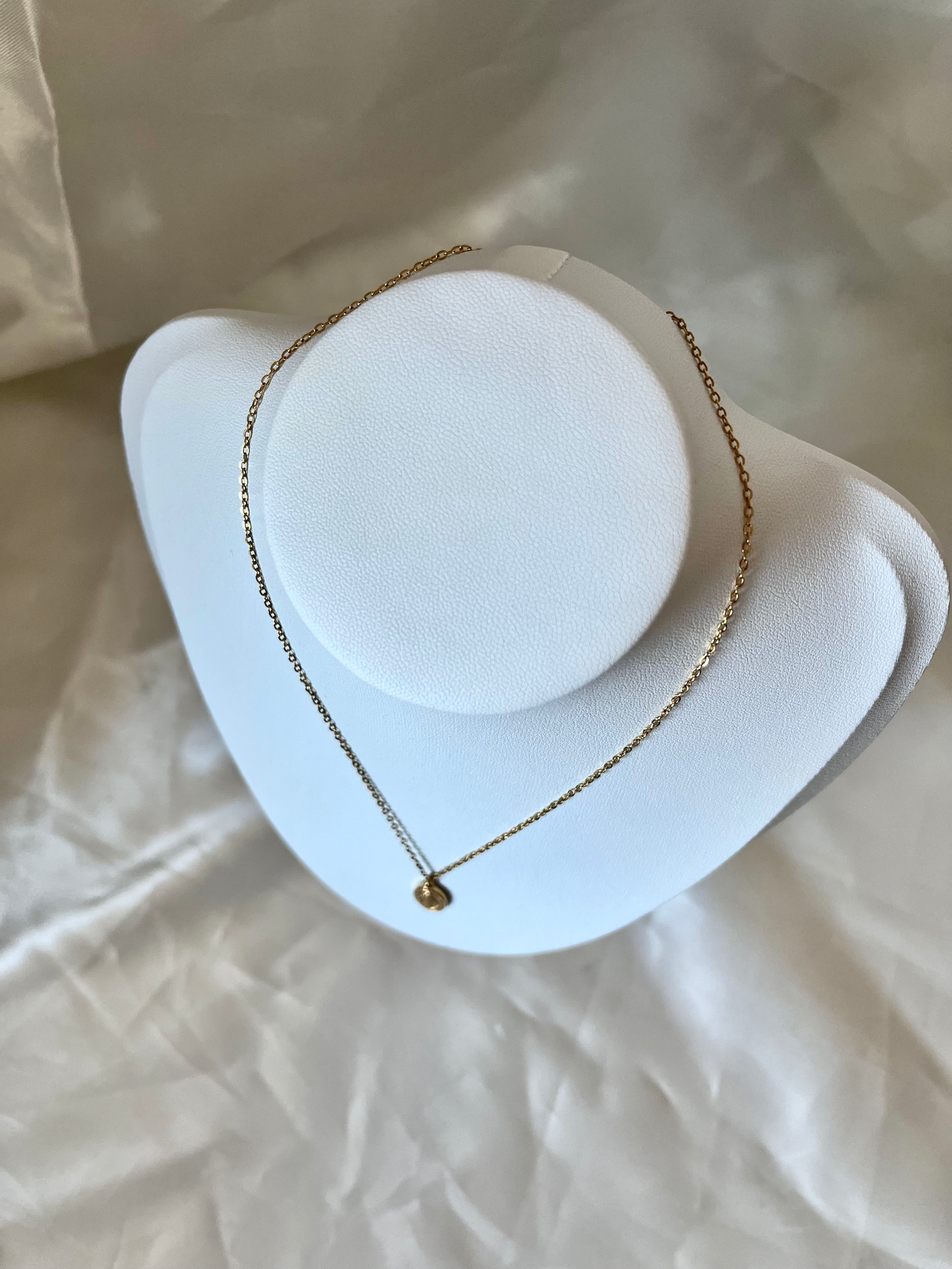 Collier doré médaillon Larissa