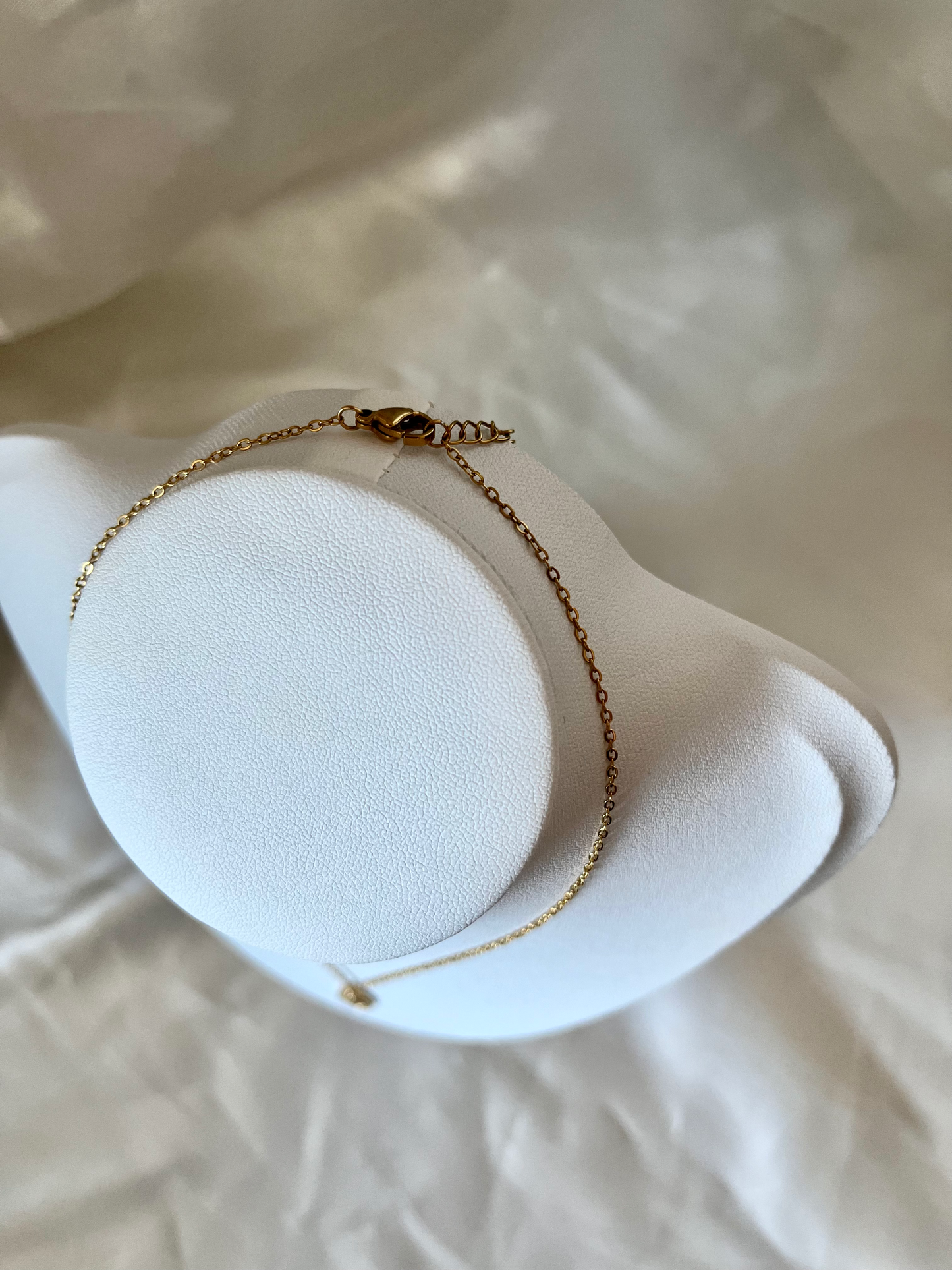 Collier doré médaillon Larissa