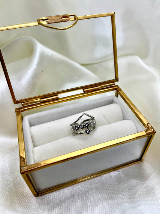 Bague argentée et strass